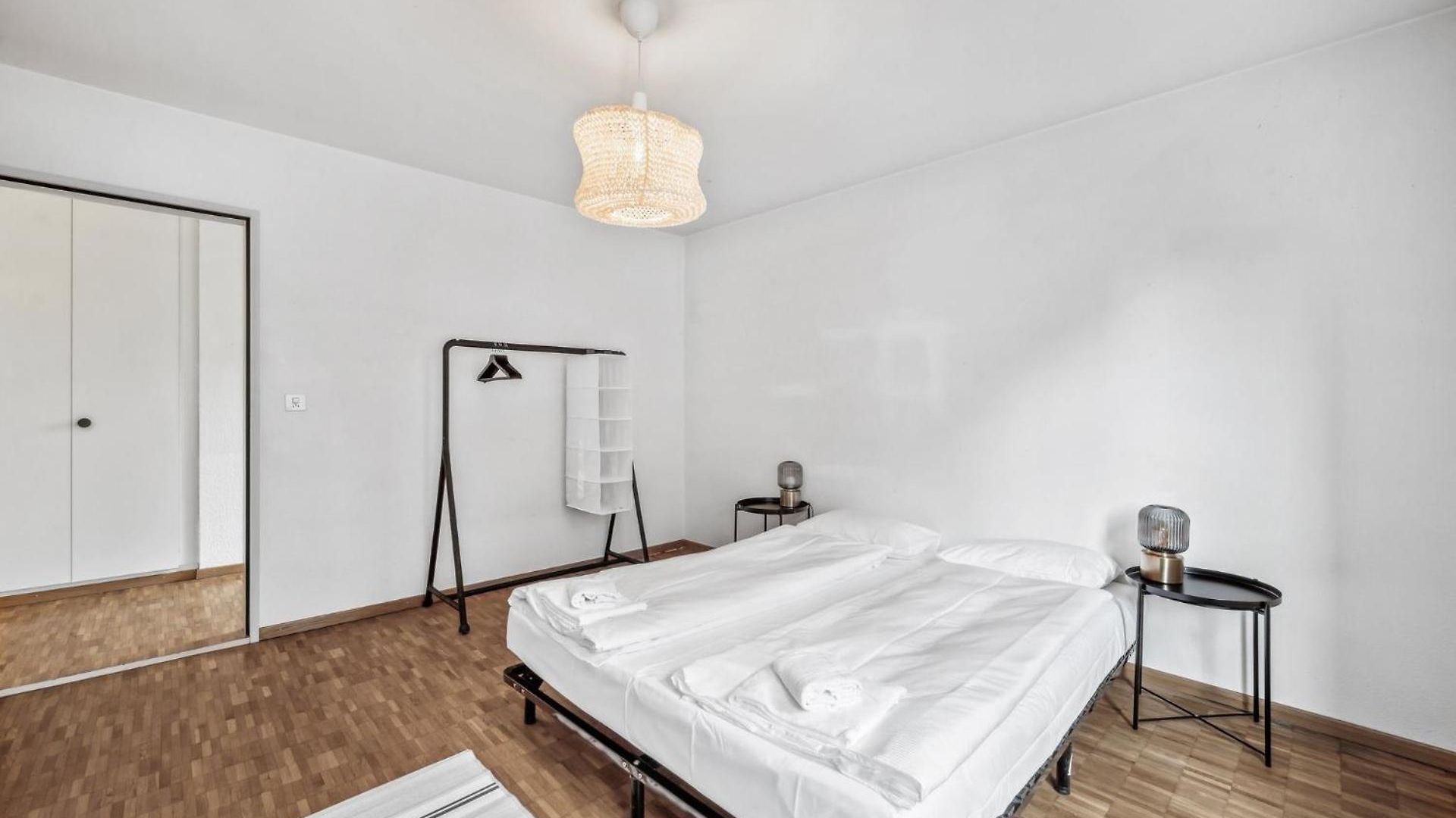 Apartment Chic 3-bedroom Near Center *