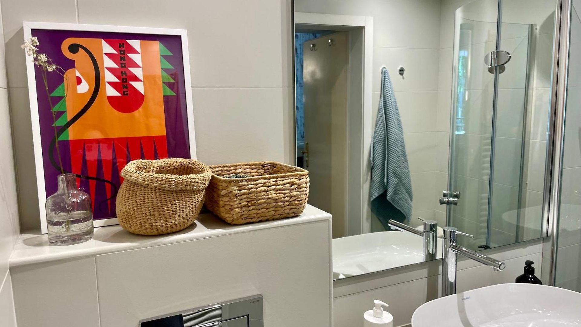 Luxury, Quiet Flat Overlooking Apartment *