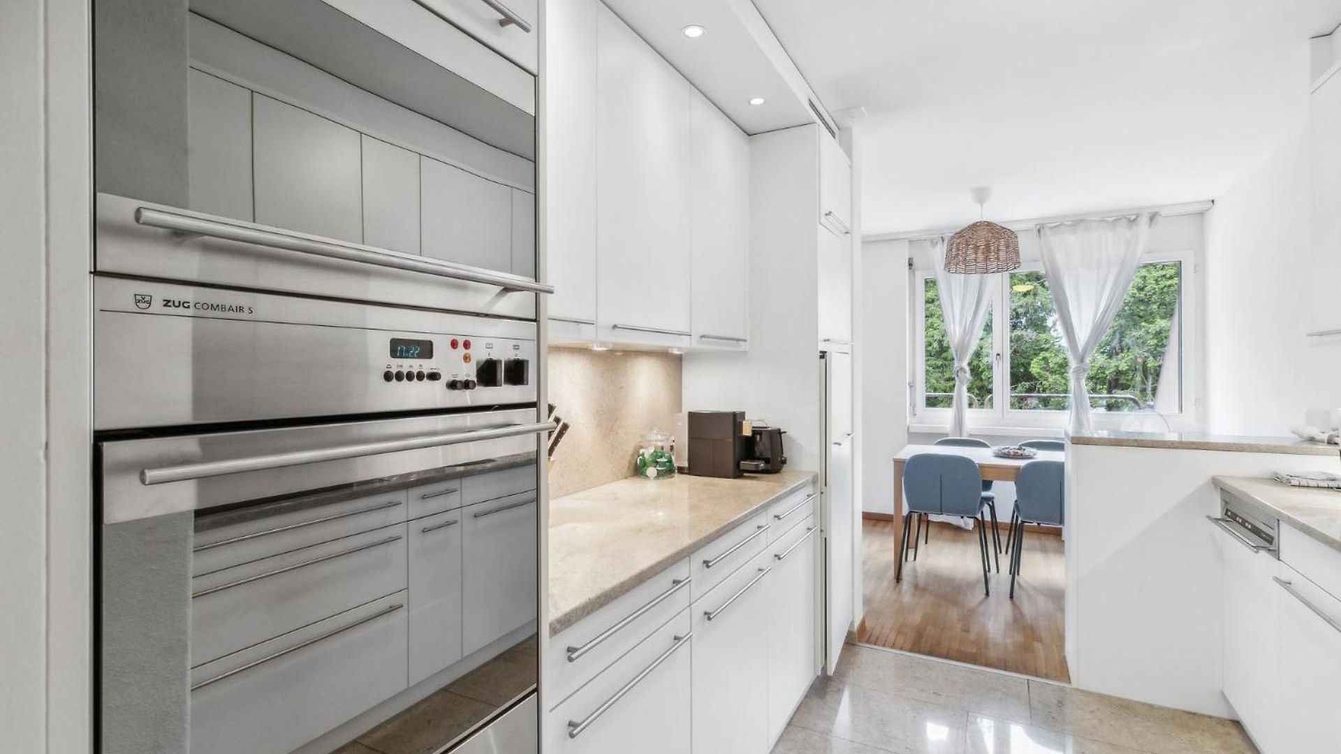 Apartment Chic 3-bedroom Near Center