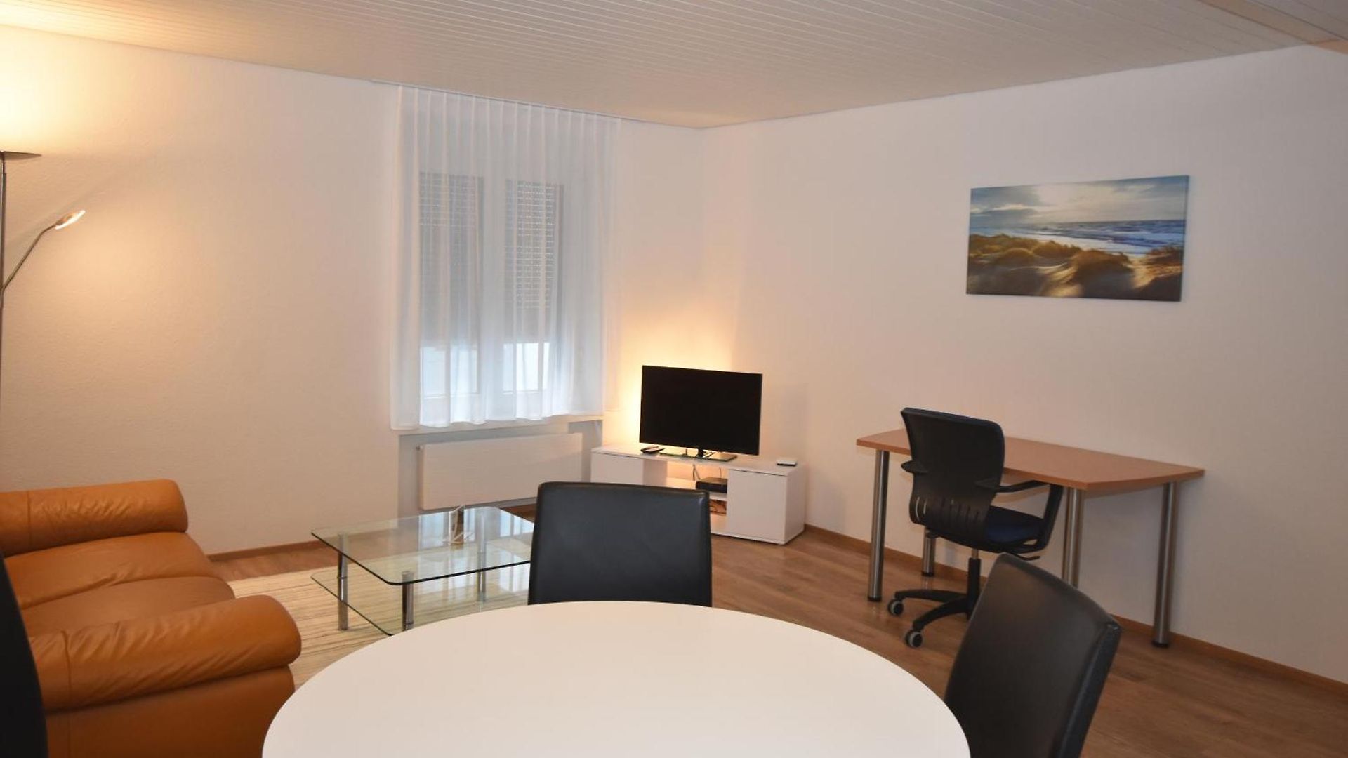 Centrally Located 2br - Color 23 Apartment *
