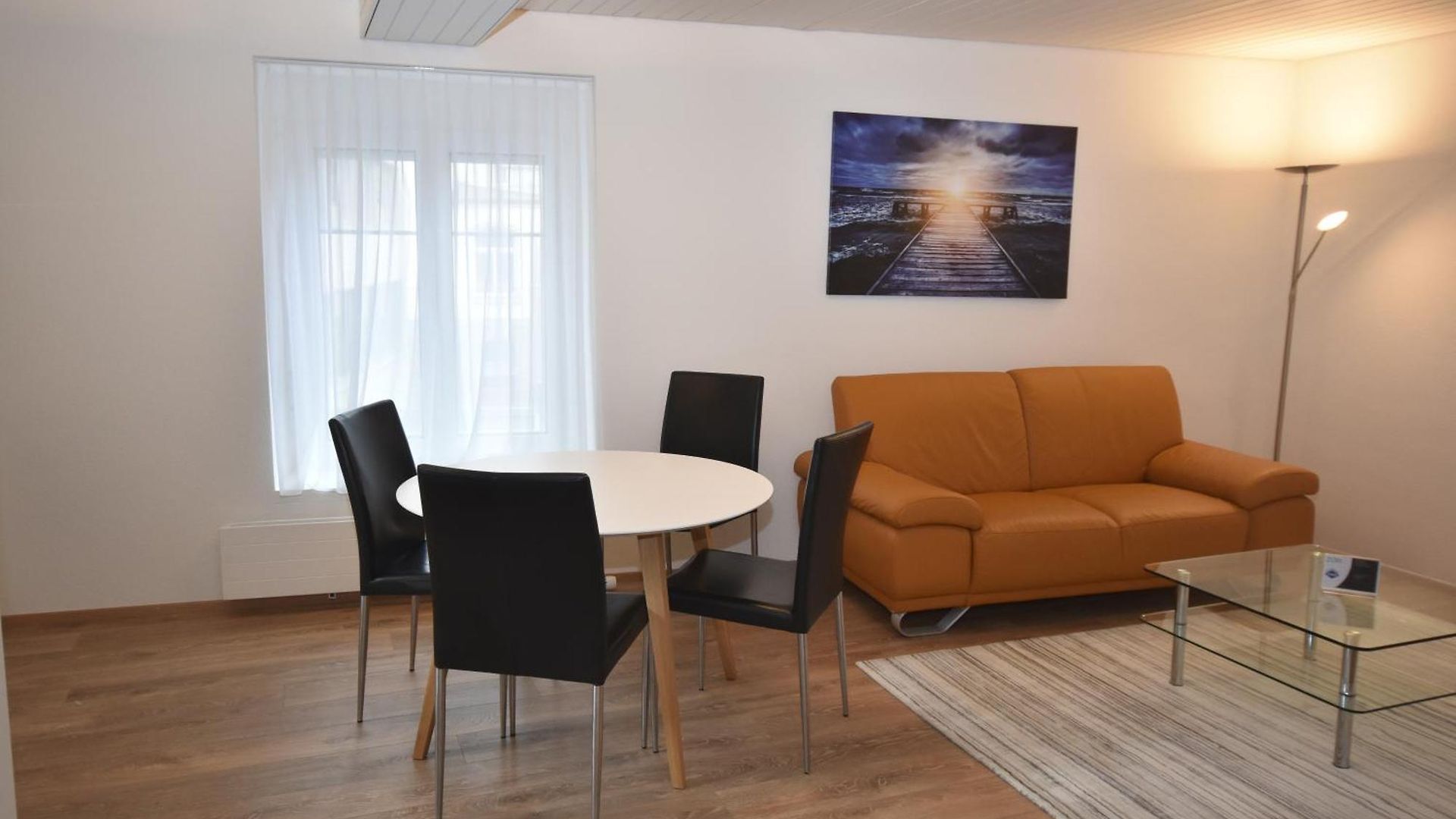 Centrally Located 2br - Color 23 Apartment