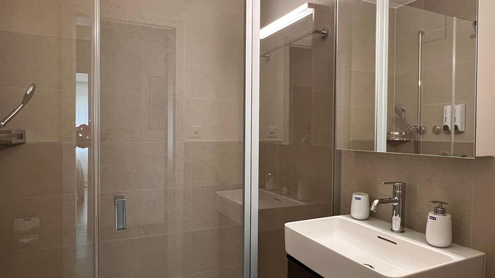 Stilvolle In Oerlikon! -202- Apartment