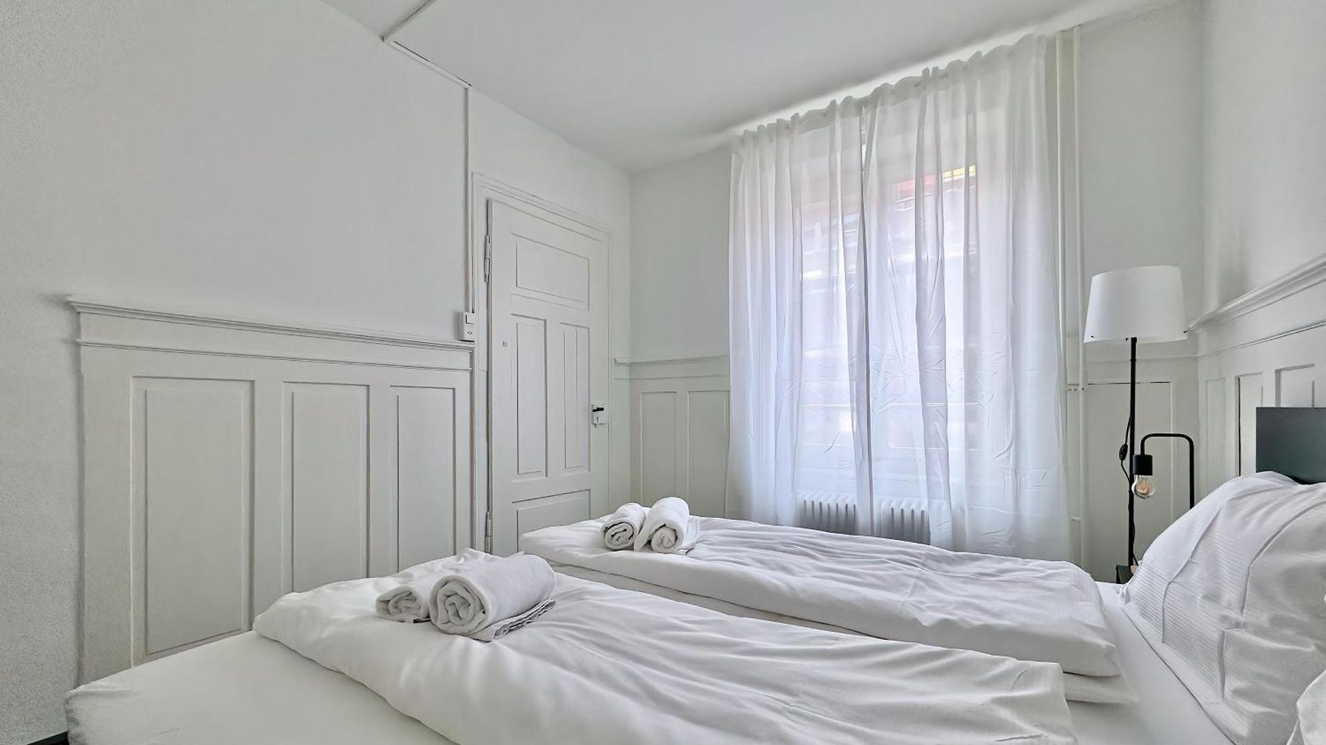 Citycentral 2 Bedroom Flat Near Main Station Apartment *