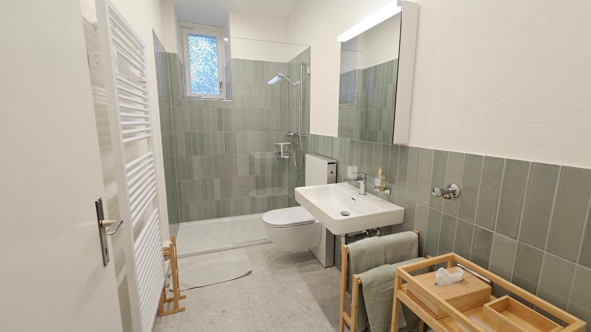 New 2 Bedroom - 15min From Paradeplatz Apartment