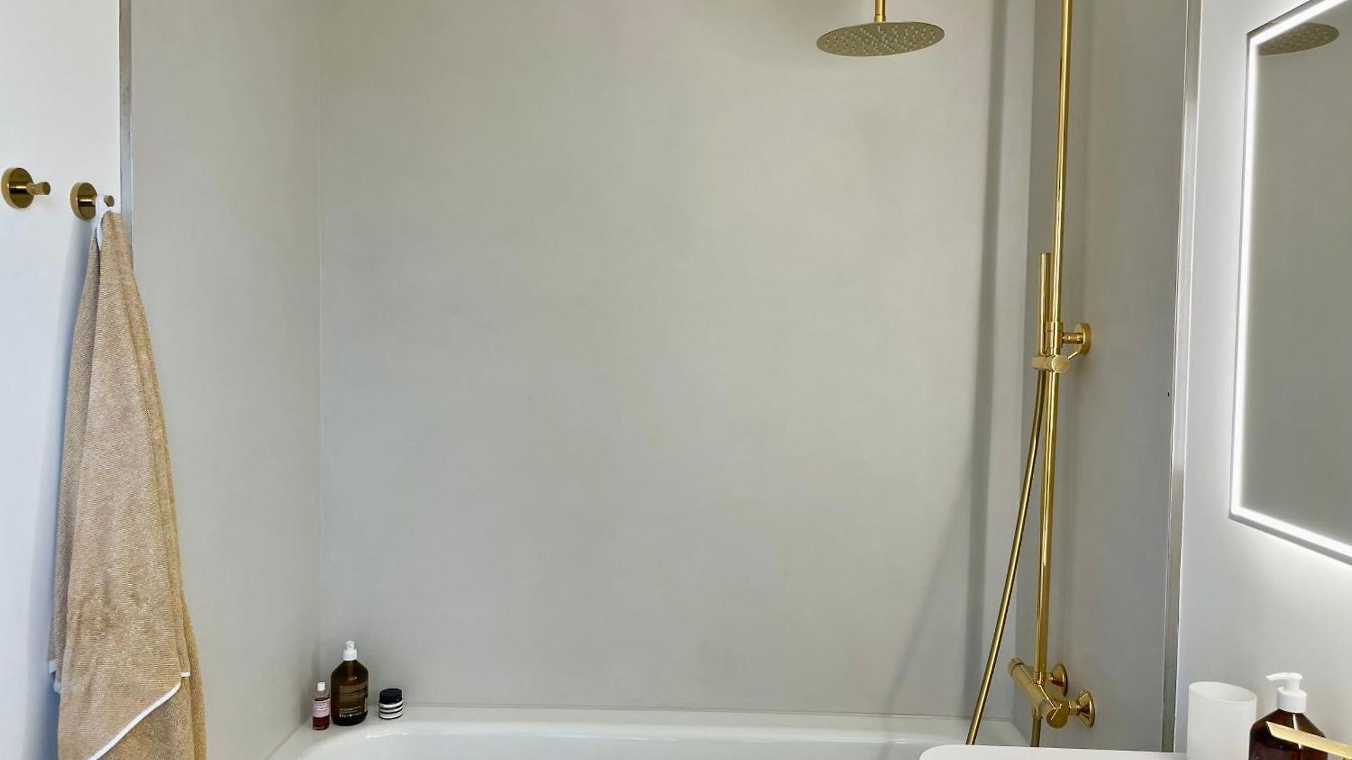 Luxury, Quiet Flat Overlooking * Zurich