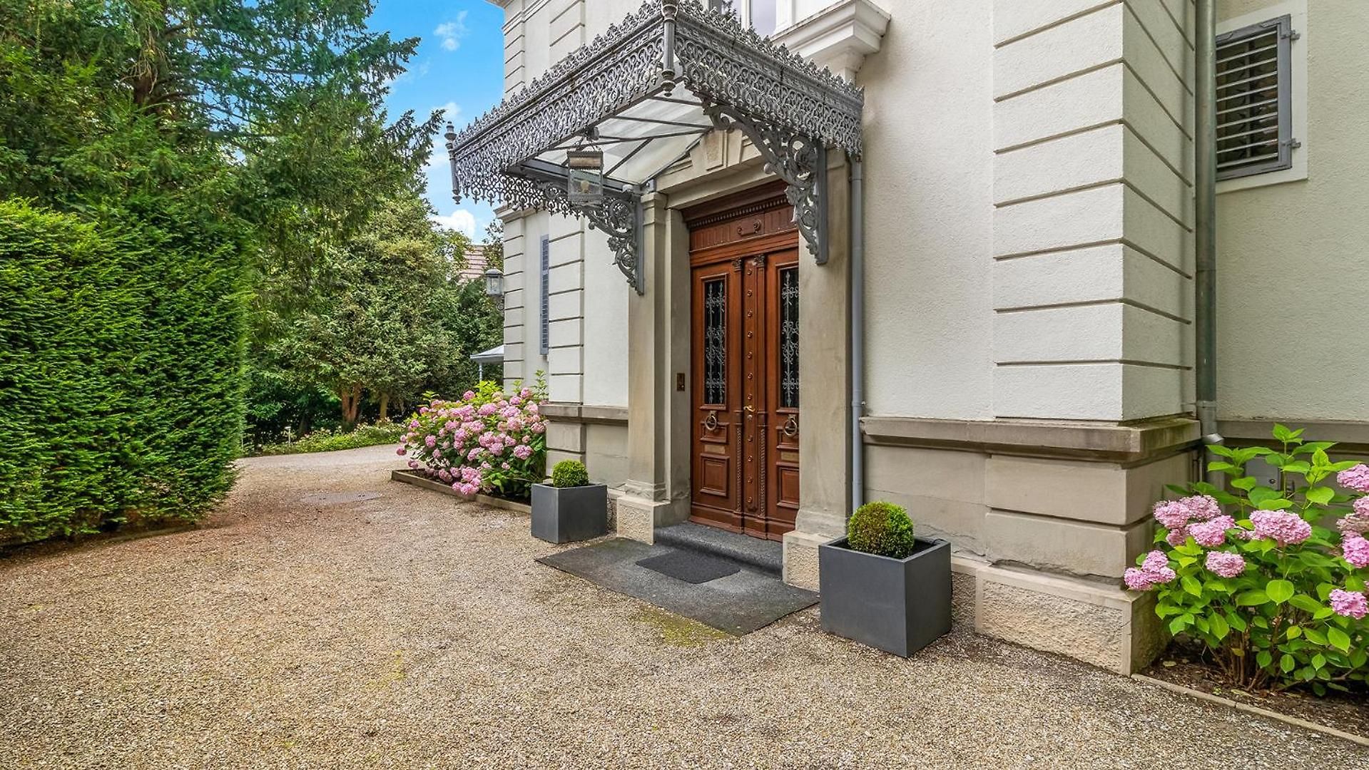 Villa Private In *