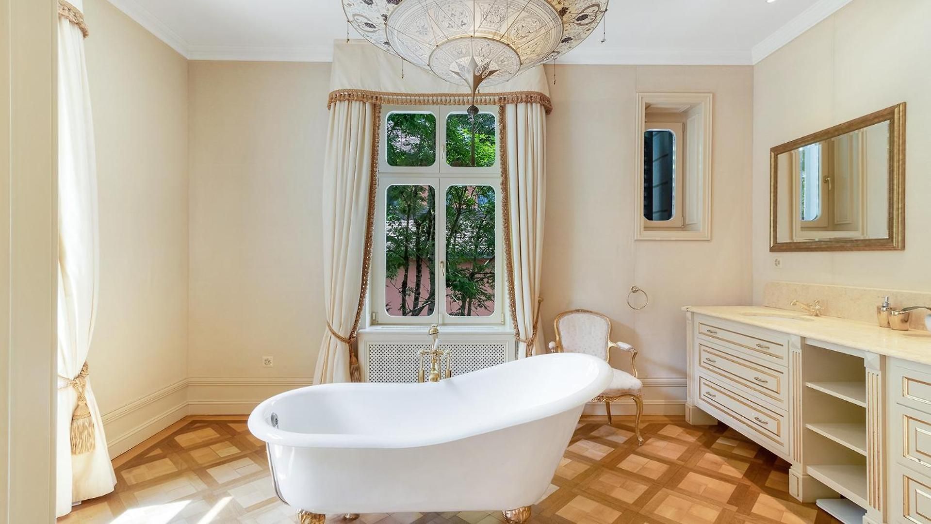 Villa Private In *