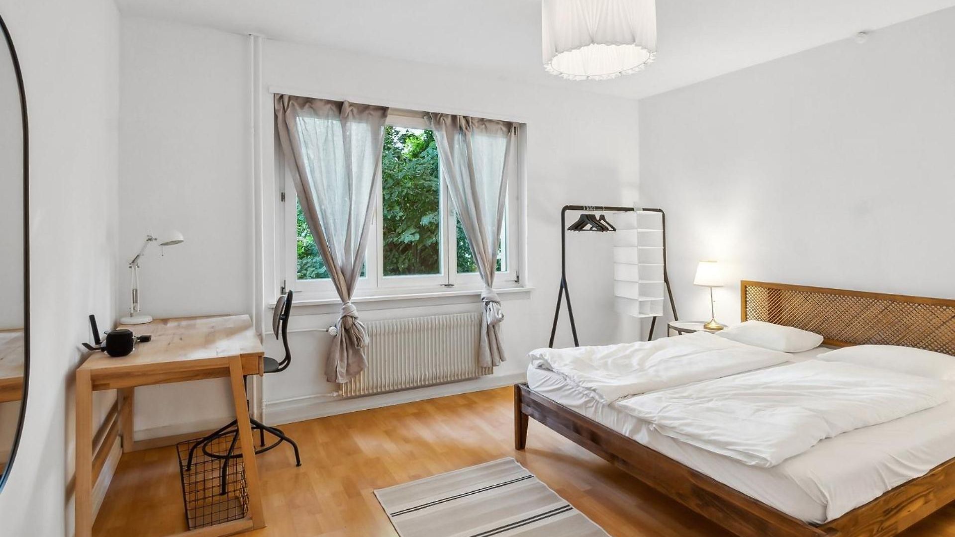 Homey Comfort In Oerlikon Apartment *