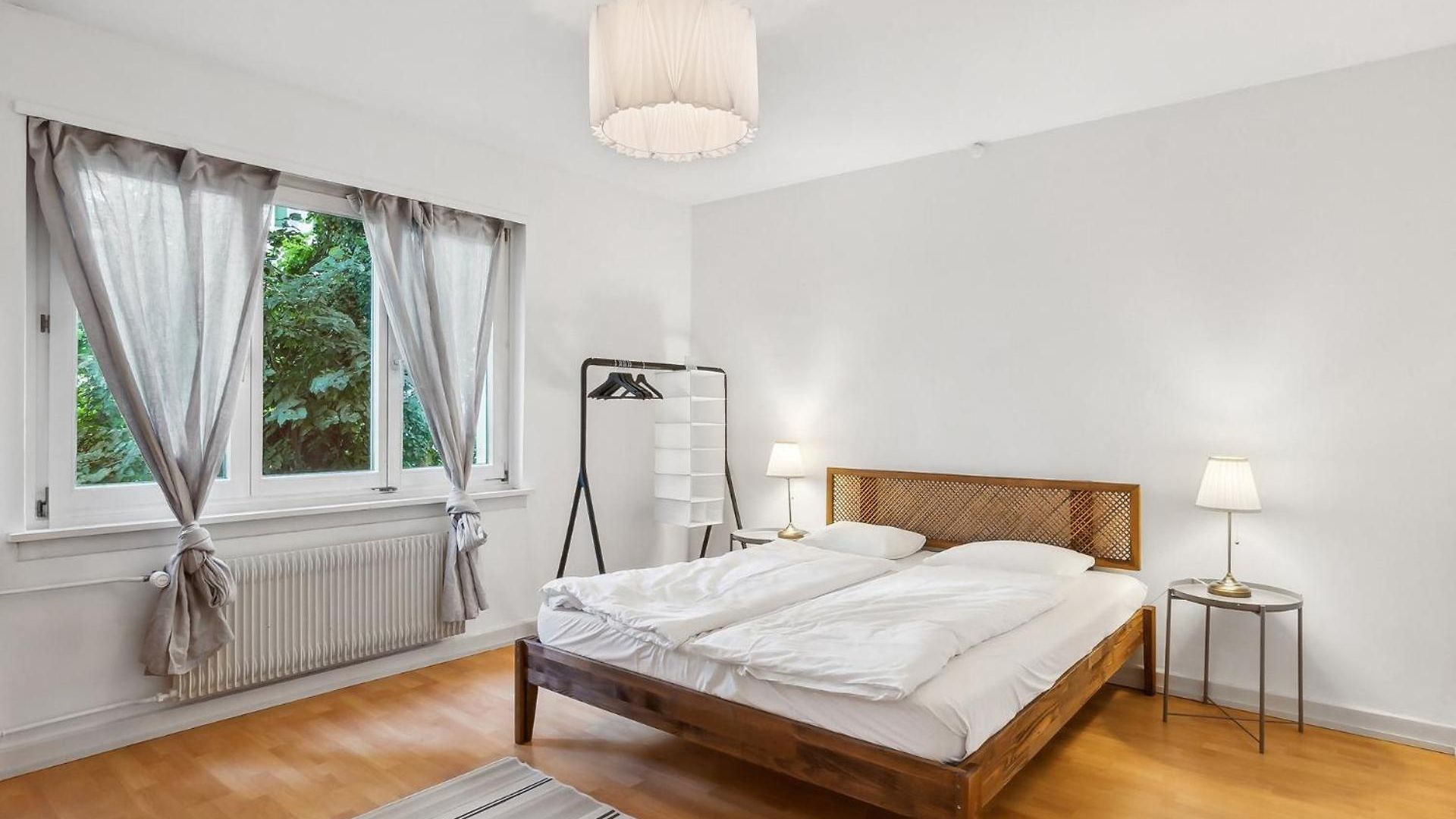 Homey Comfort In Oerlikon Apartment *