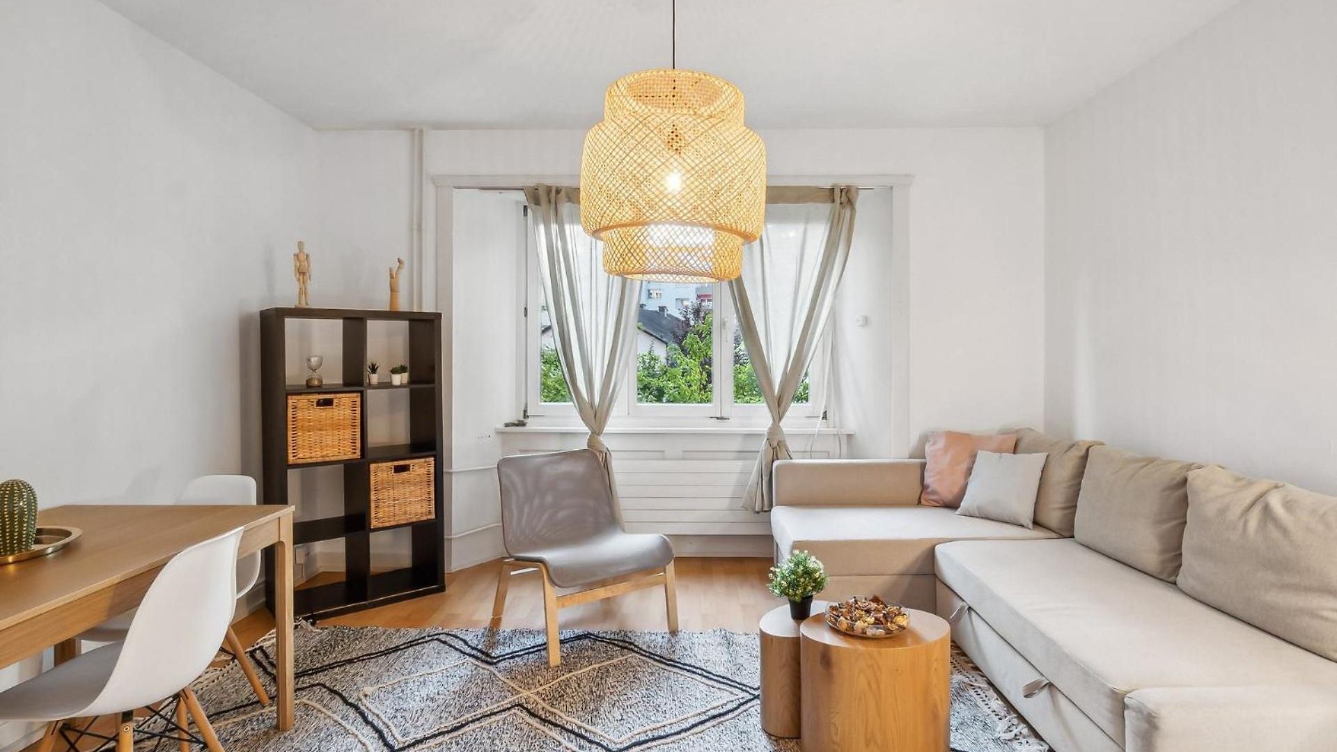 Homey Comfort In Oerlikon Apartment Zurich