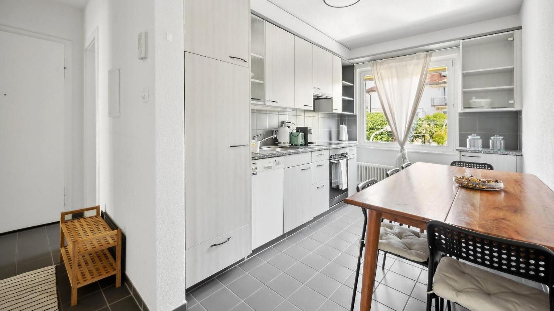 Comfortable In Oerlikon 20 Minutes Away From Airport *