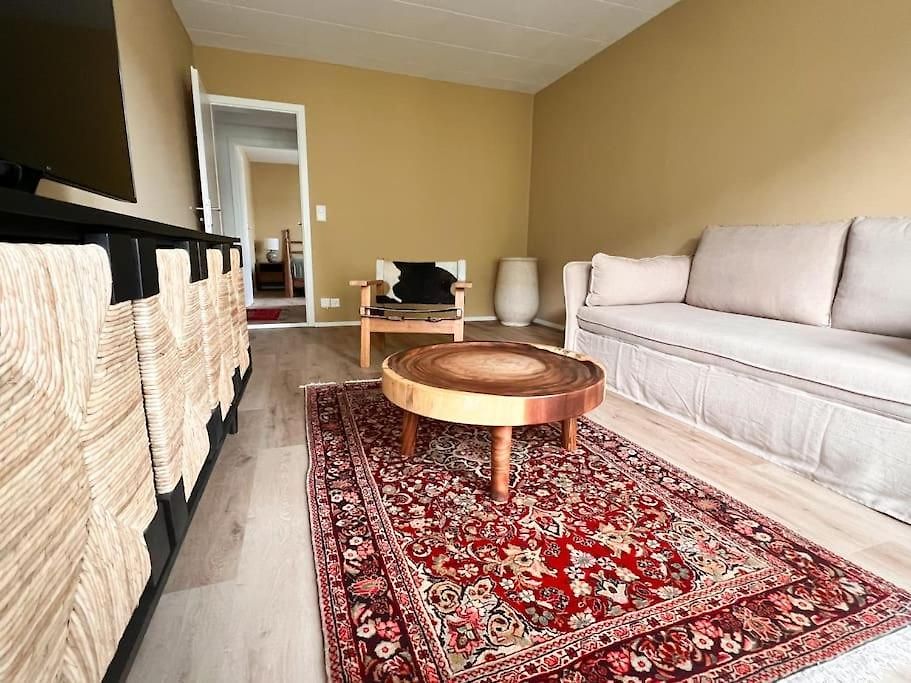 Apartment Elegant City With Balcony! -101-16- *