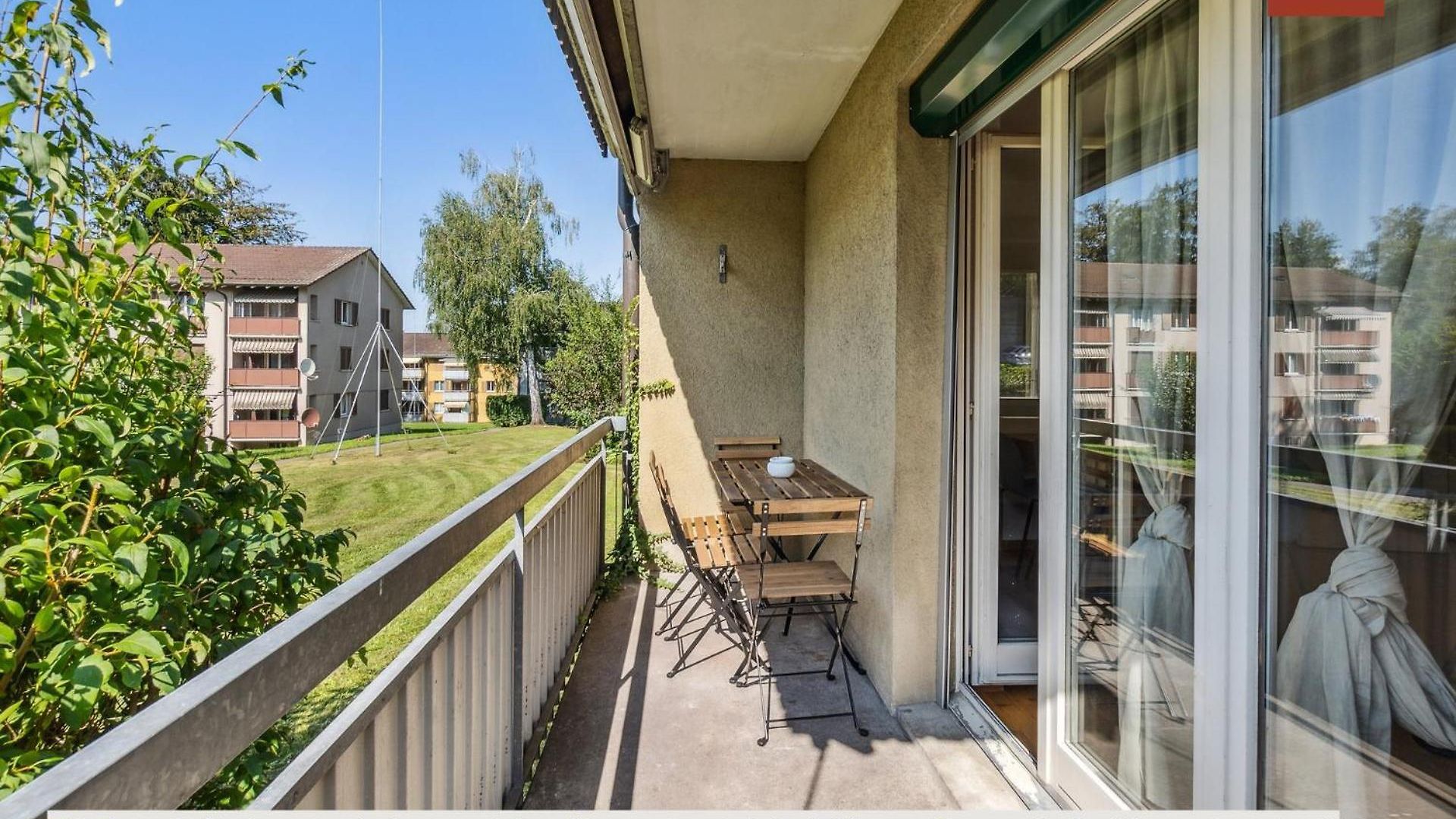 Apartment Urban Charm: Your Comfy Close To The