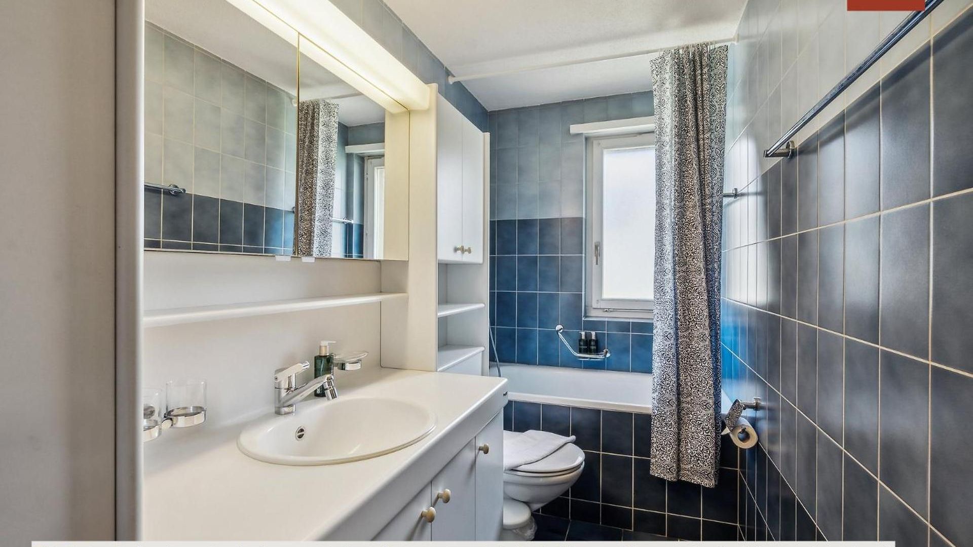 Urban Charm: Your Comfy Close To The