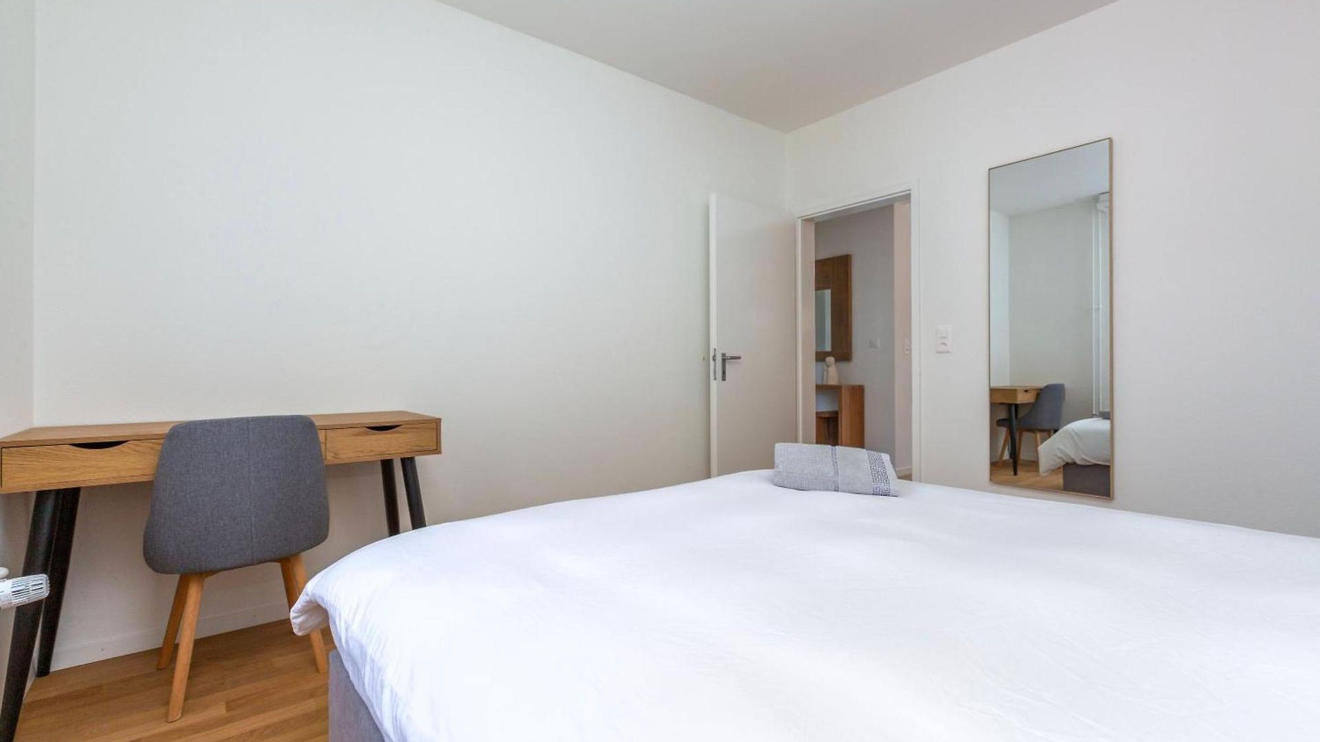 Kaya 4a - Downtown 2br With Balcony Apartment