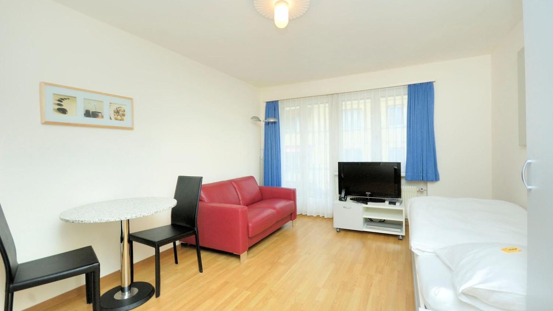 Executive - Crown 28 Apartment