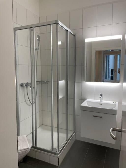 Elegant 2br - Canal3 Apartment Zurich