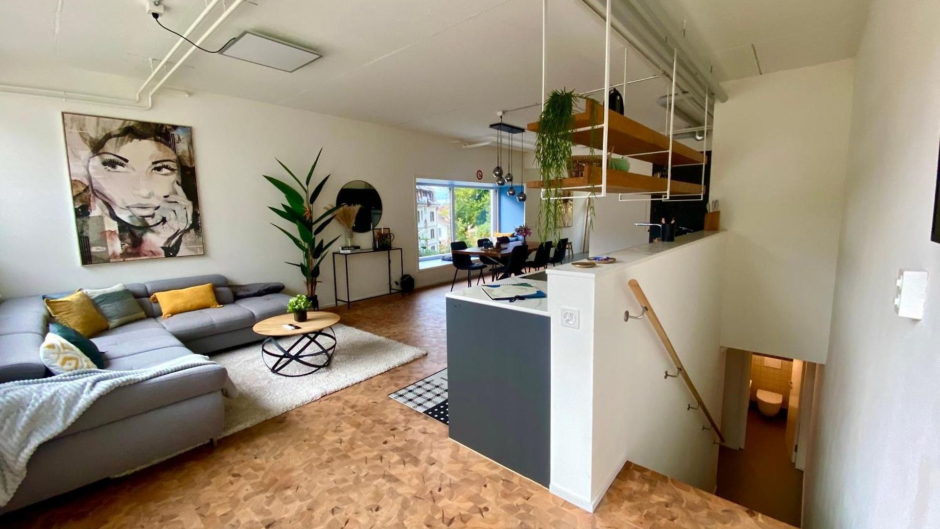 Apartment 120m2 Modern 3-bedroom Loft In *