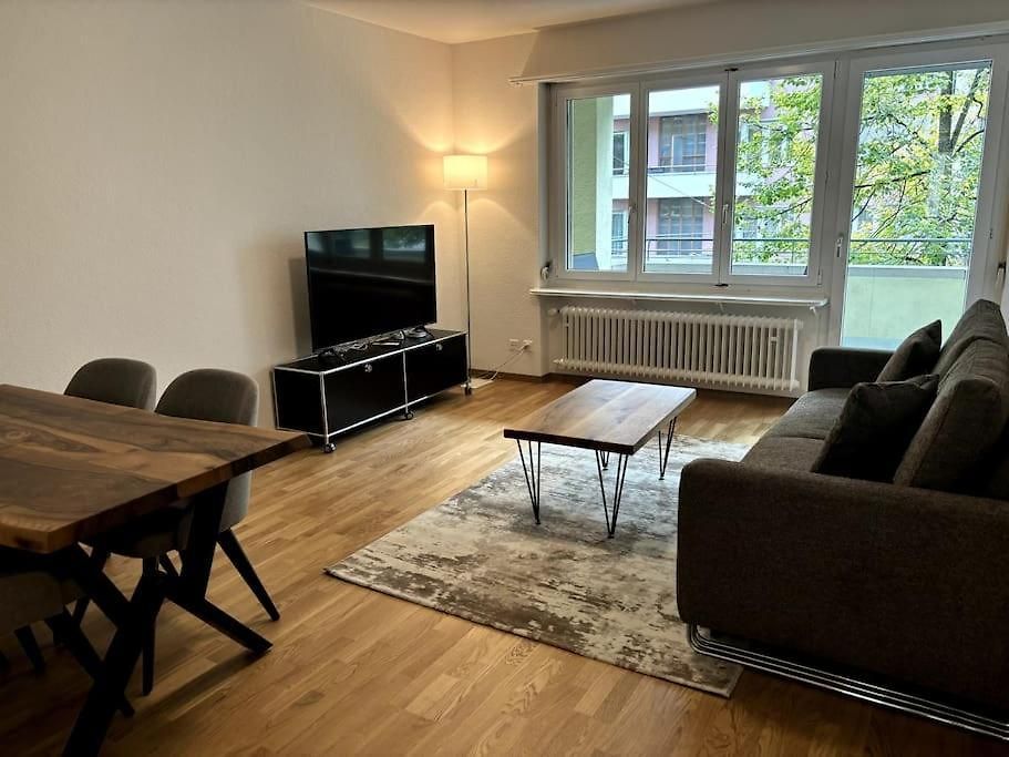 Cozy 2br Near - 8 Apartment Zürich