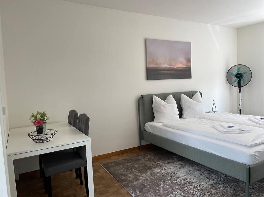 Practical Nearby - Cross 6 * Zürich