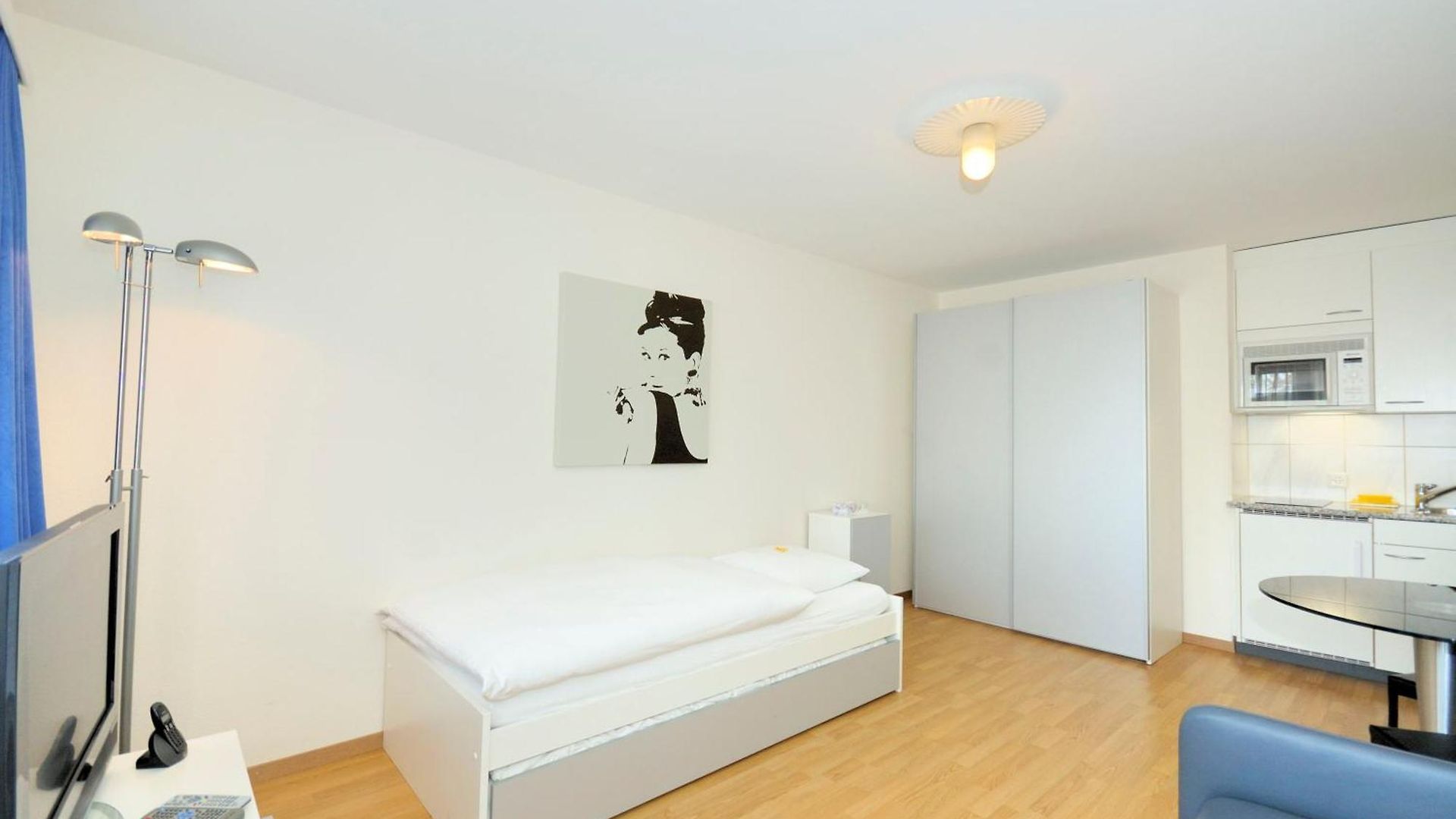 Lovely In The Center - Crown 44 Zurich