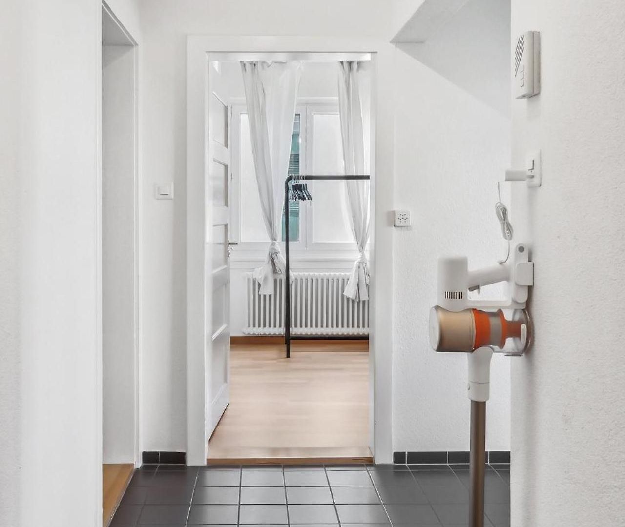 Comfortable In Oerlikon 20 Minutes Away From Airport Apartment *