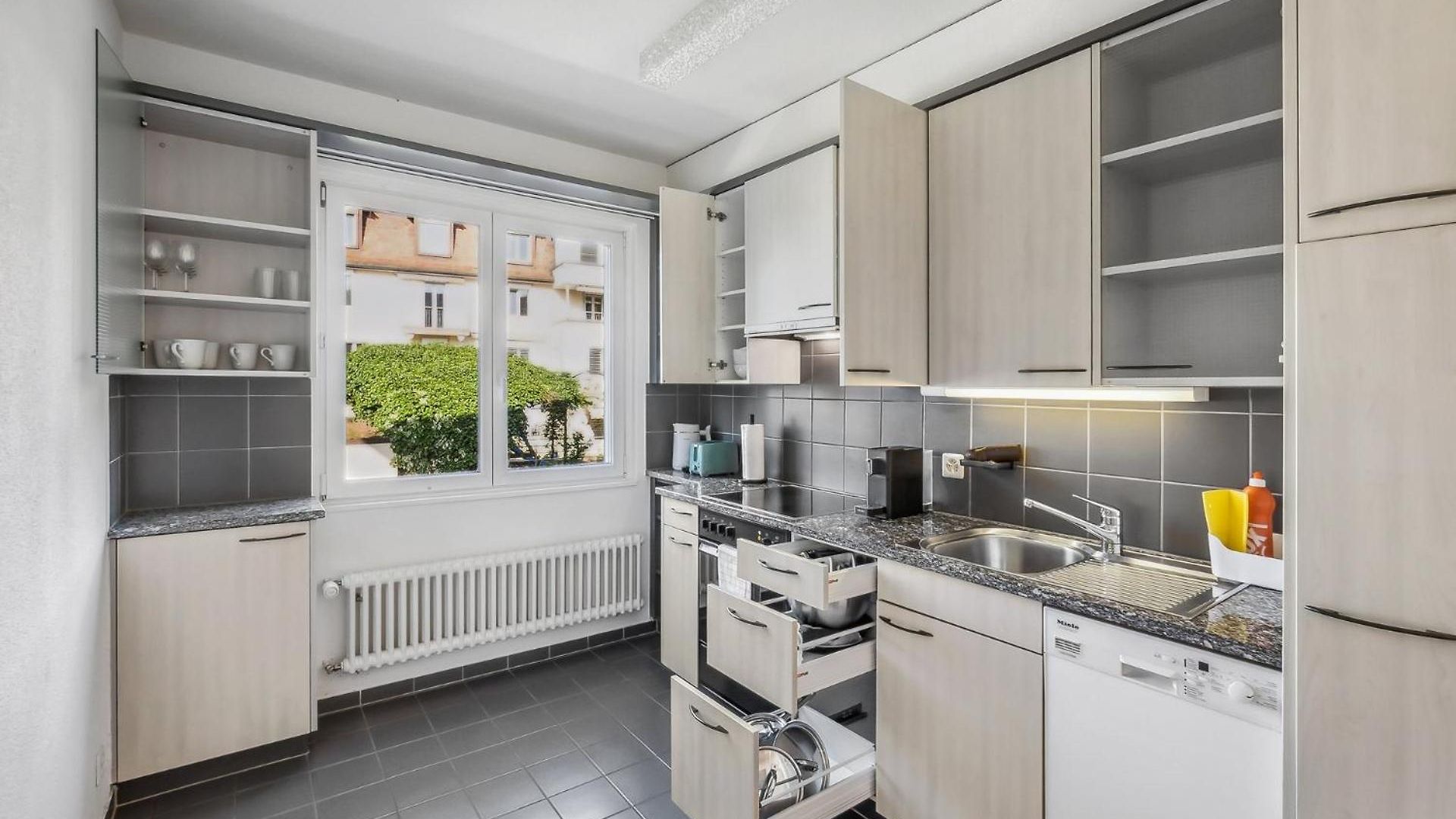 Comfortable In Oerlikon 20 Minutes Away From Airport *