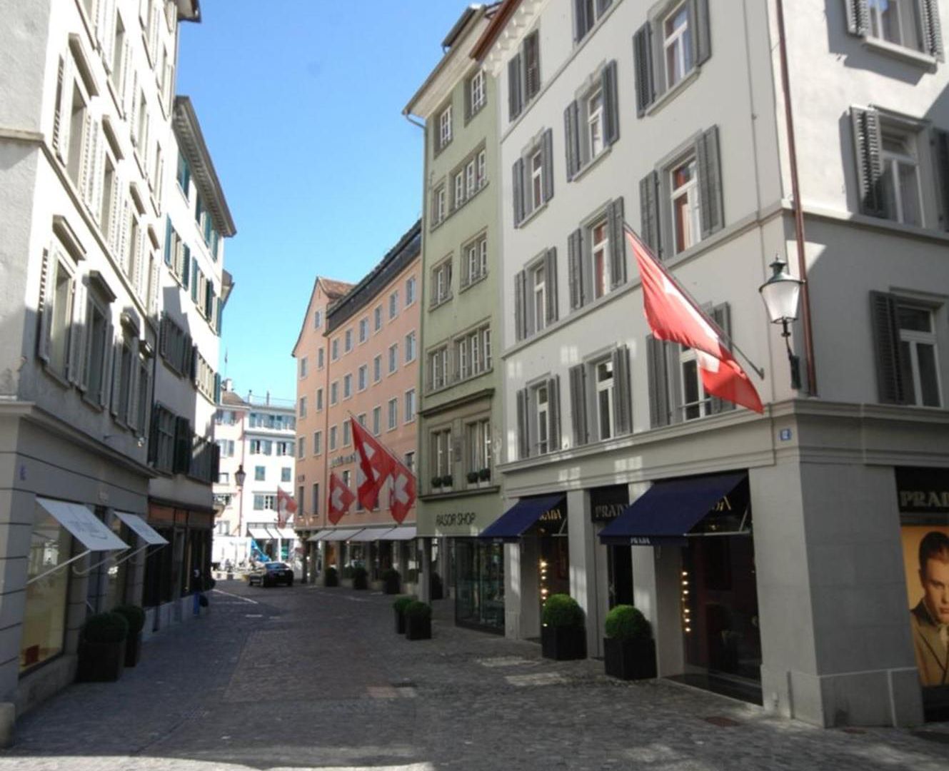 At Famous Location - Stork 21 Zürich