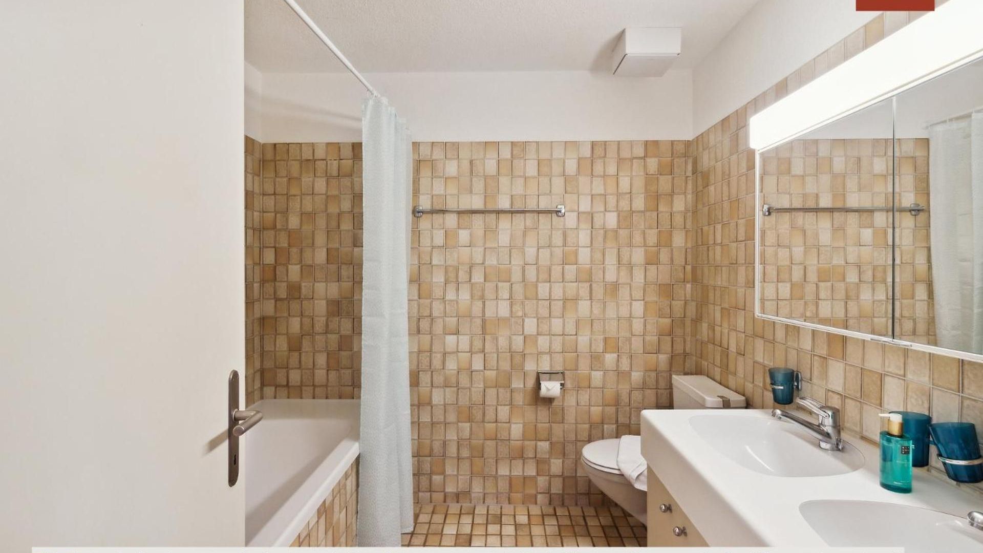 Apartment Spacious In *