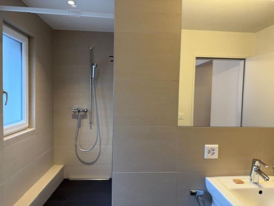 Modern 1br With In Trendy Area - West 10