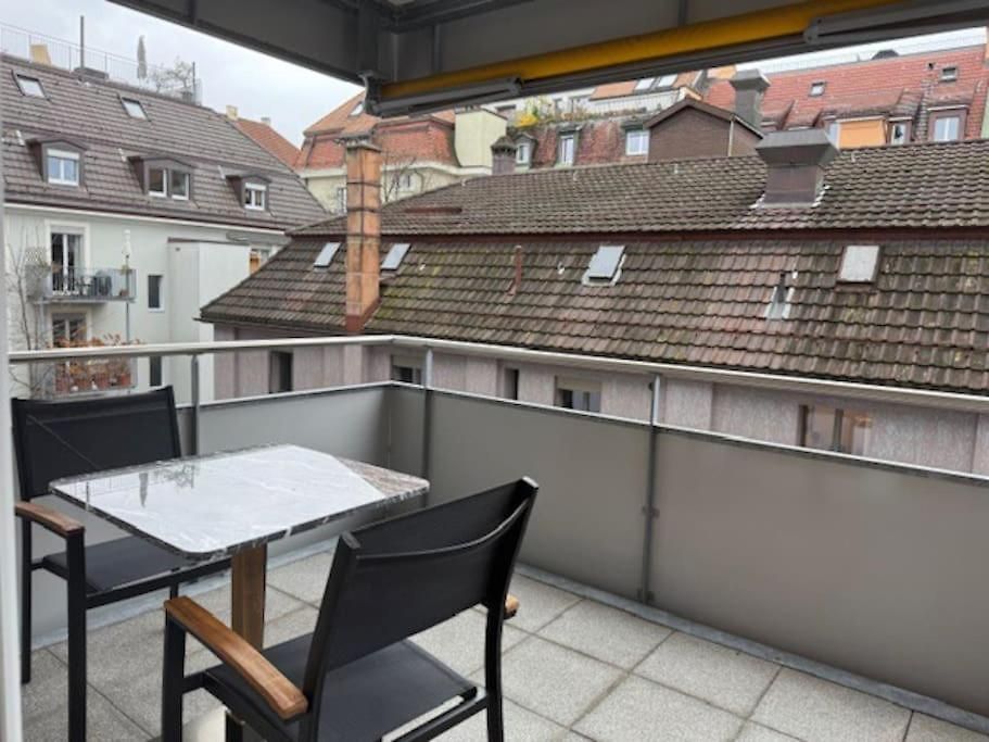Modern 1br With In Trendy Area - West 10 *