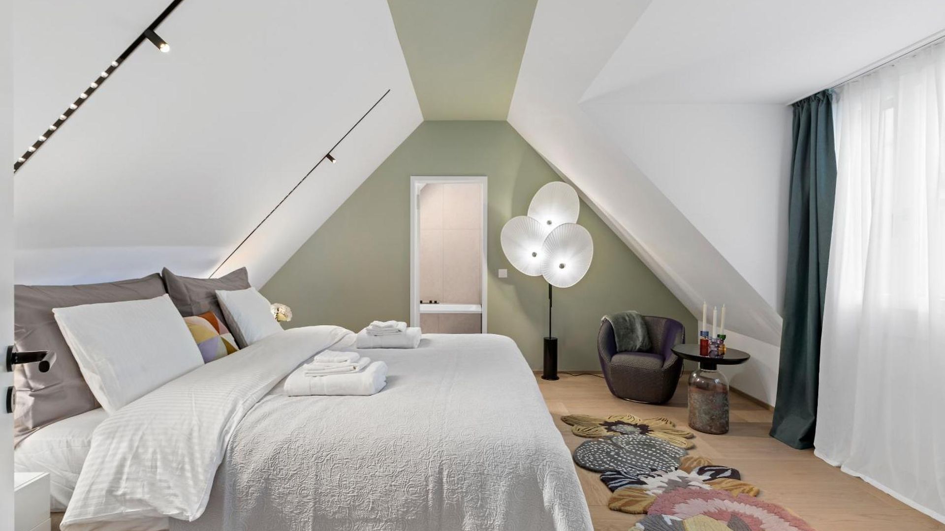 Bahnhofstrasse Designer Penthouse Private Rooftop Apartment