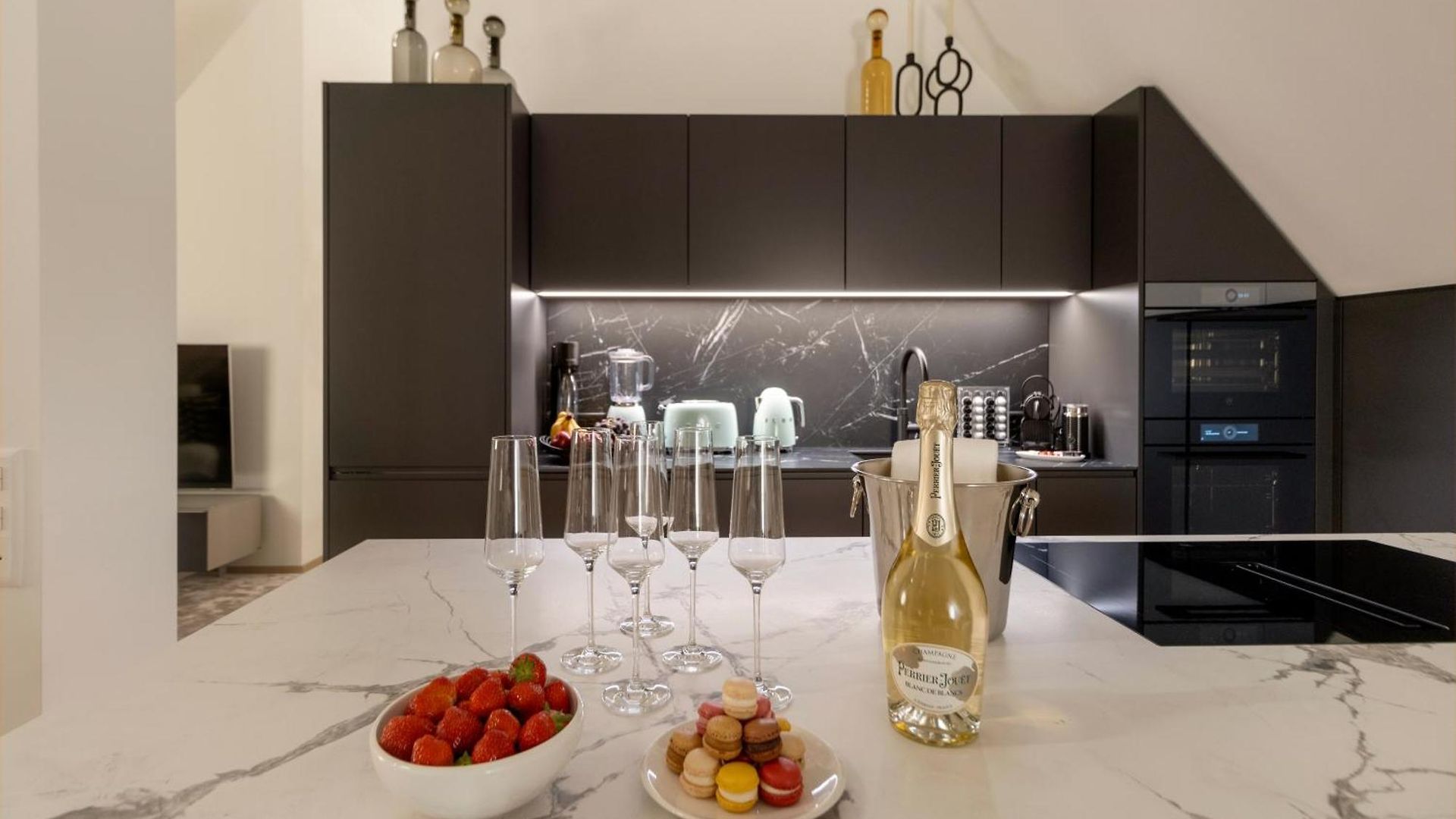 Bahnhofstrasse Designer Penthouse Private Rooftop Zurich