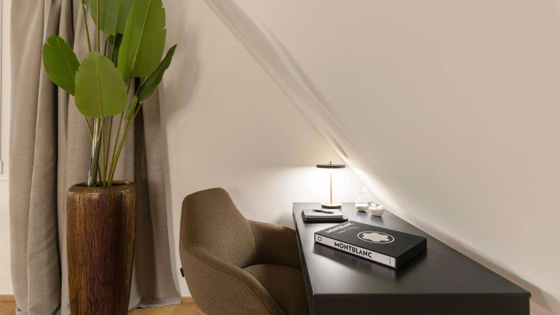 Bahnhofstrasse Designer Penthouse Private Rooftop Apartment Zurich