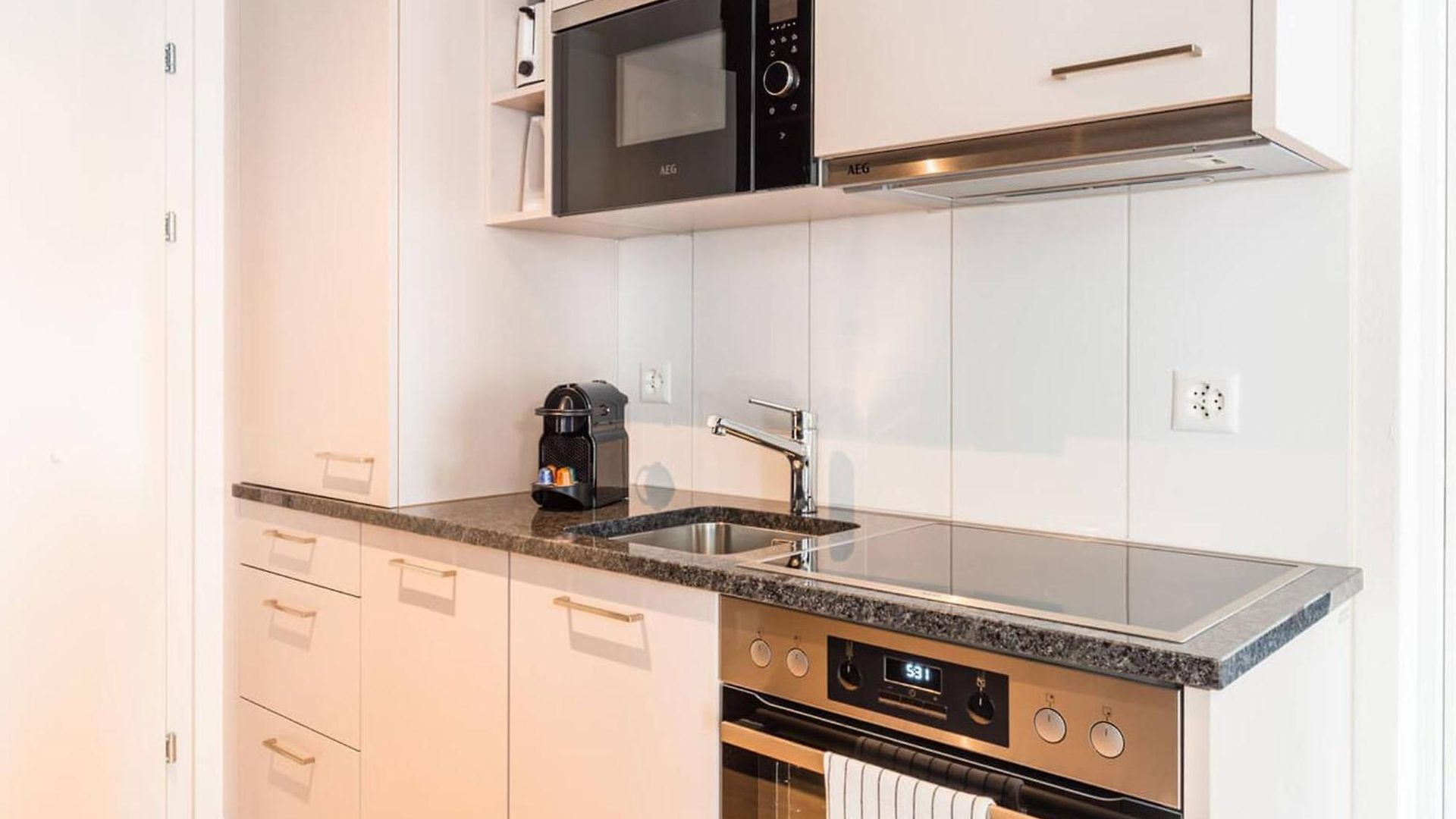 Hitrental Station Apartment *