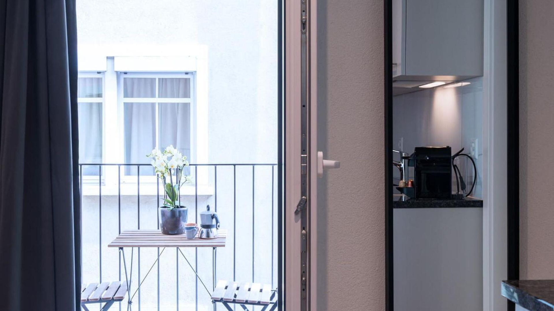 Apartment Hitrental Station *