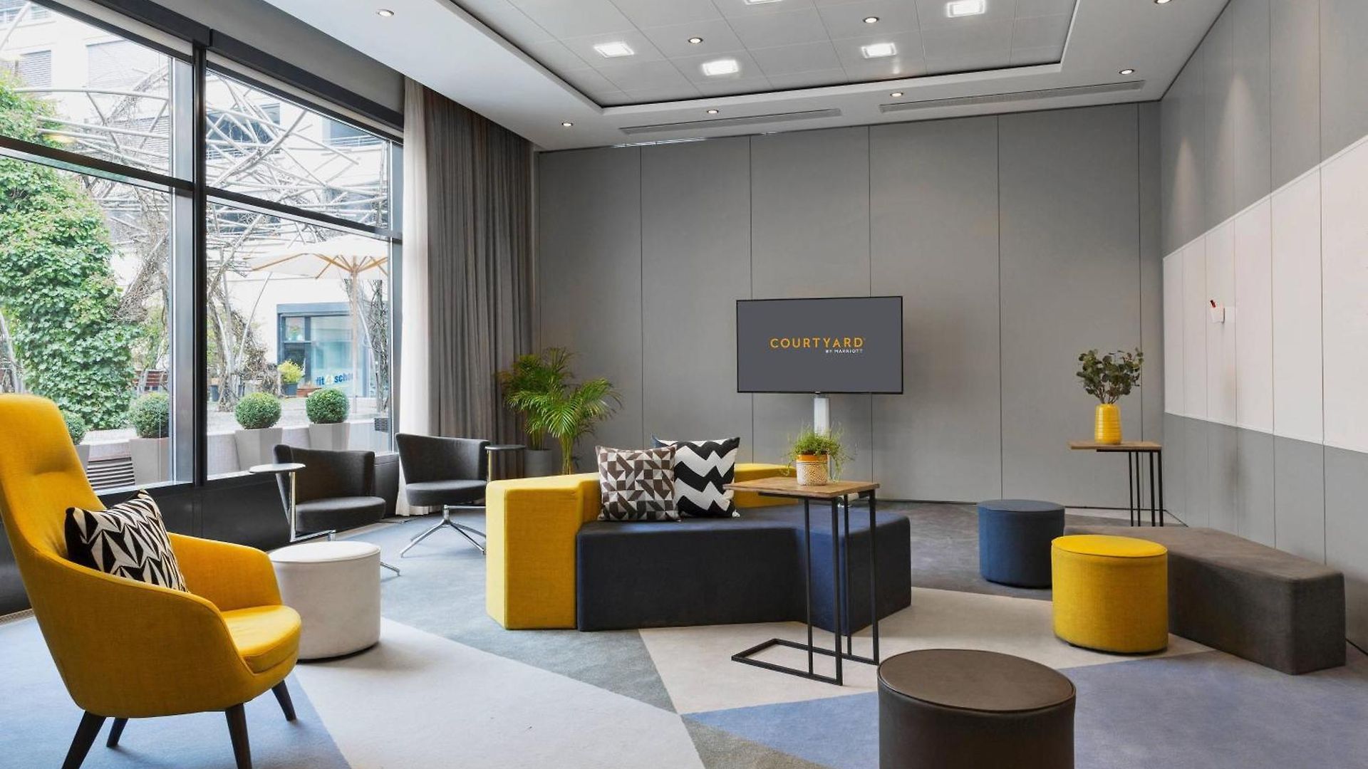 Courtyard By Marriott North Hotel