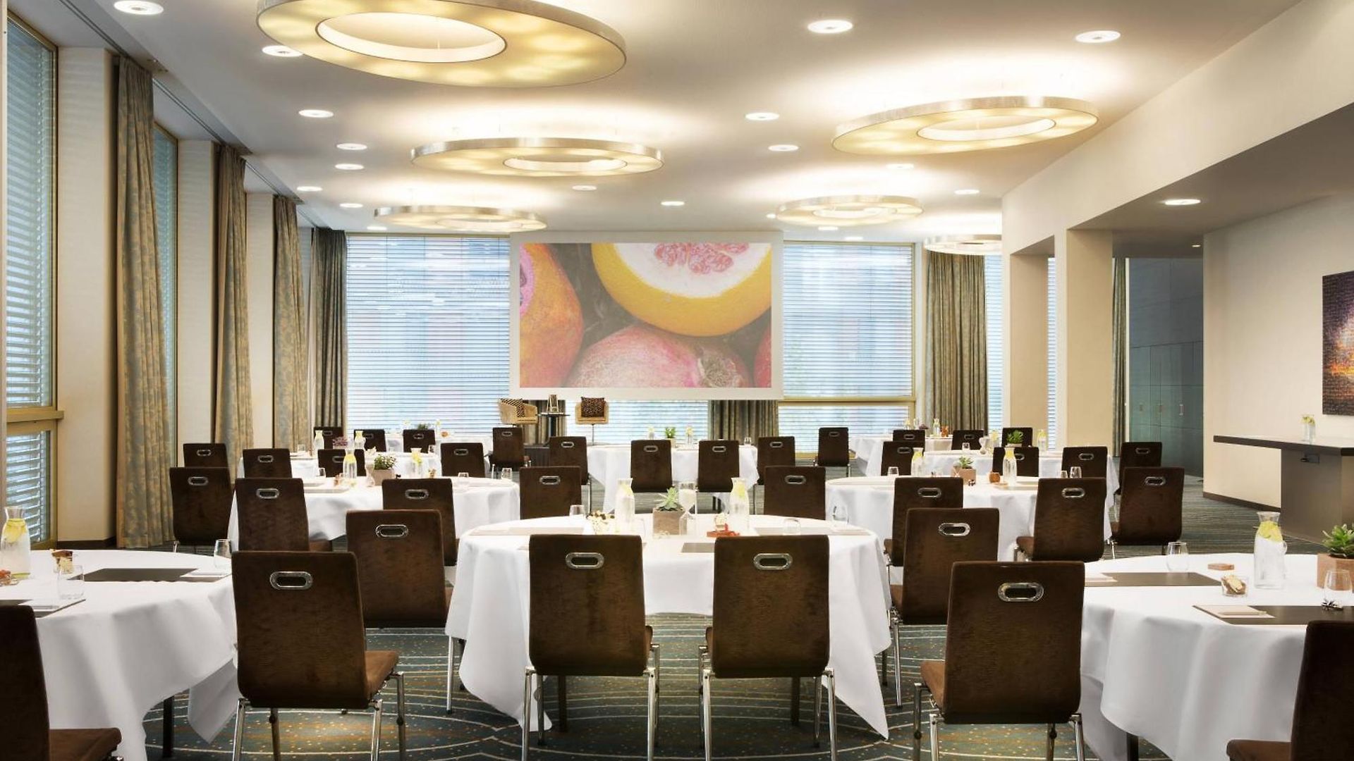 Renaissance Tower 5*