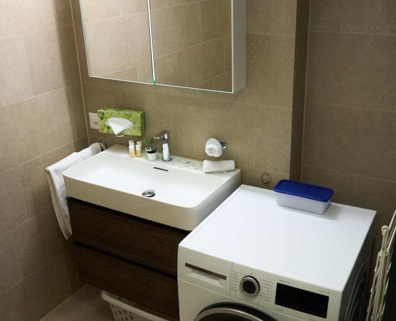Wollishofen Station 2 Bedroom Luxury Apartment *