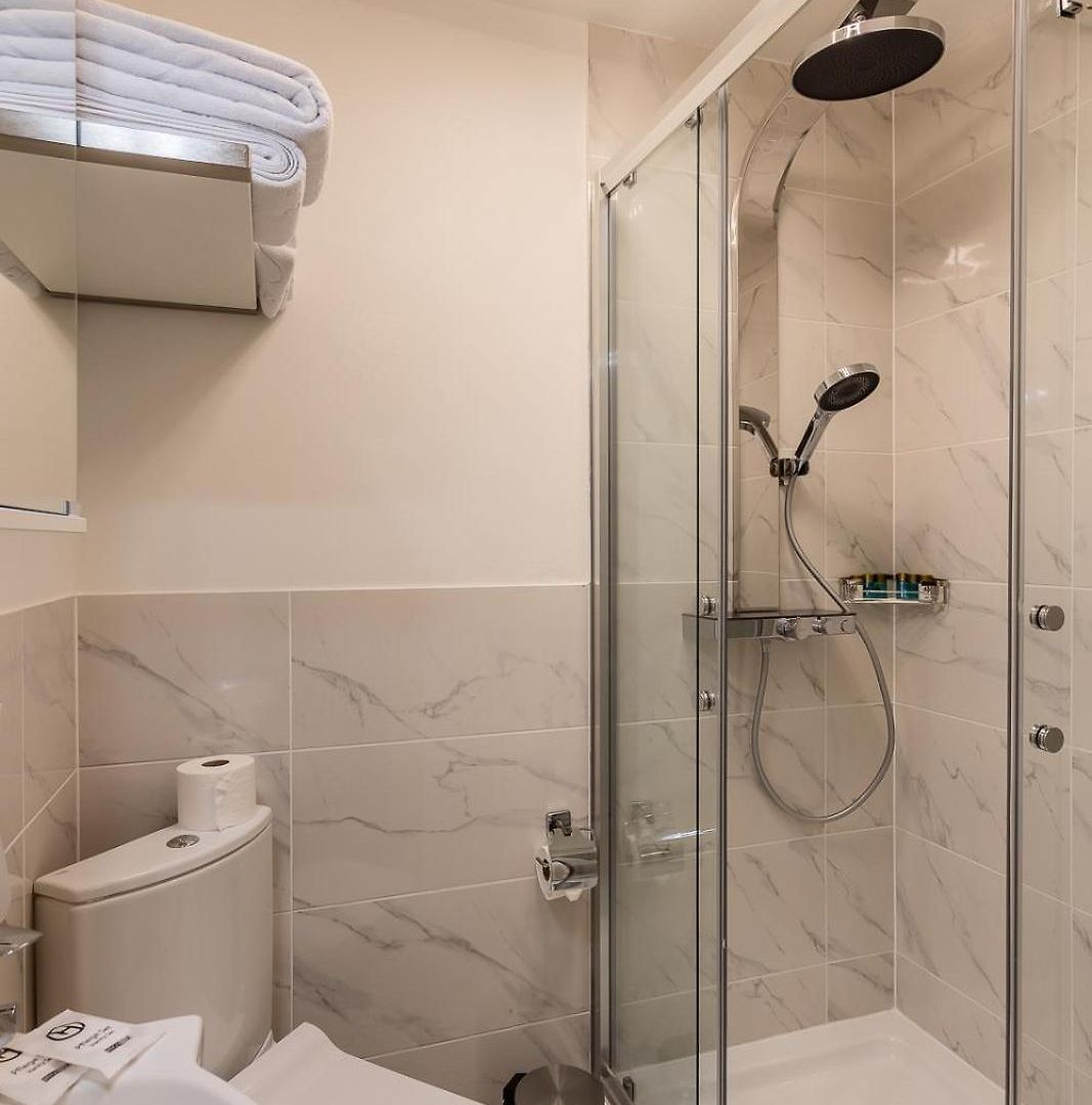 Hotel Deluxe & Kreis 4 *