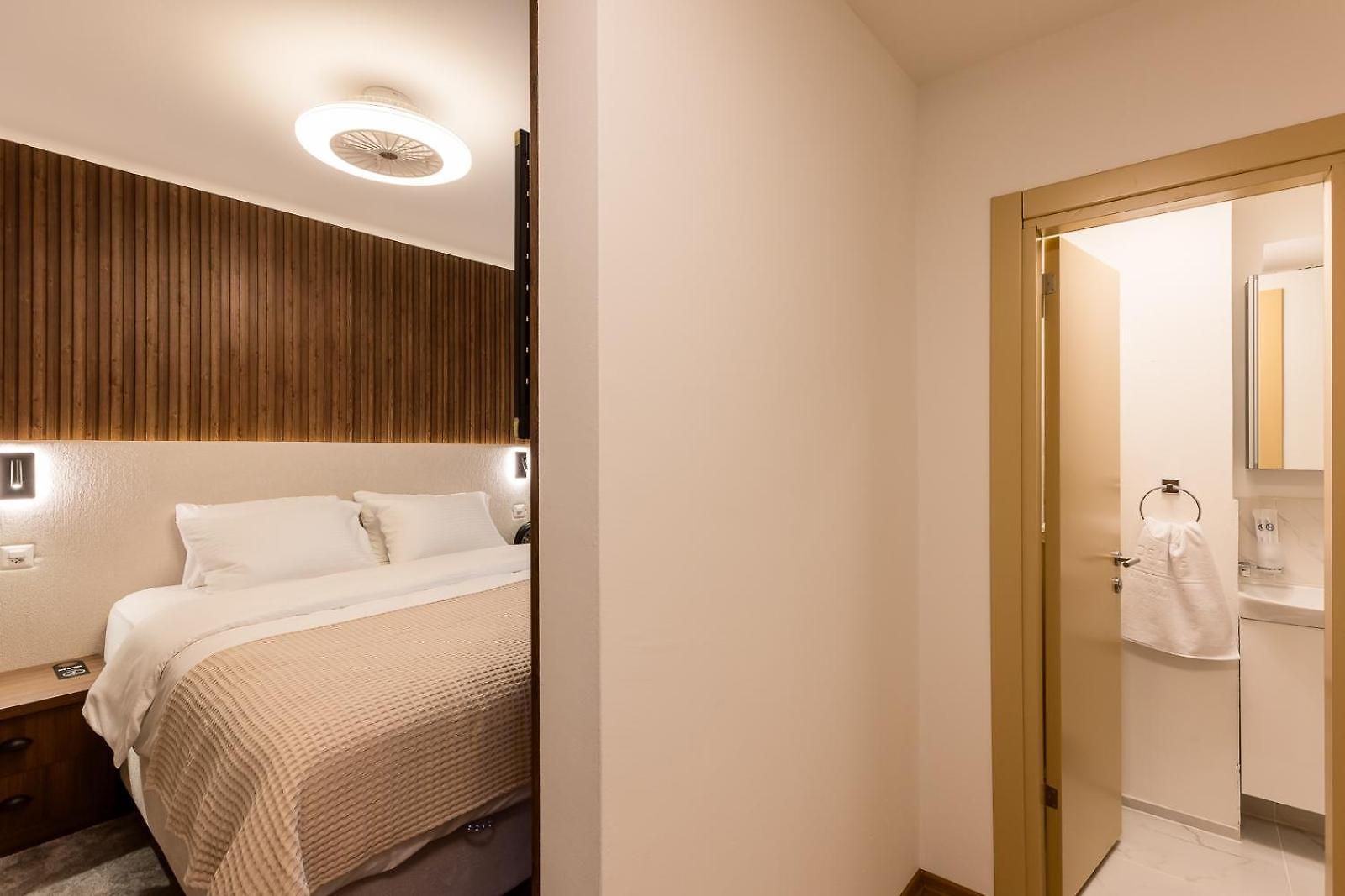 Deluxe & Kreis 4 Hotel