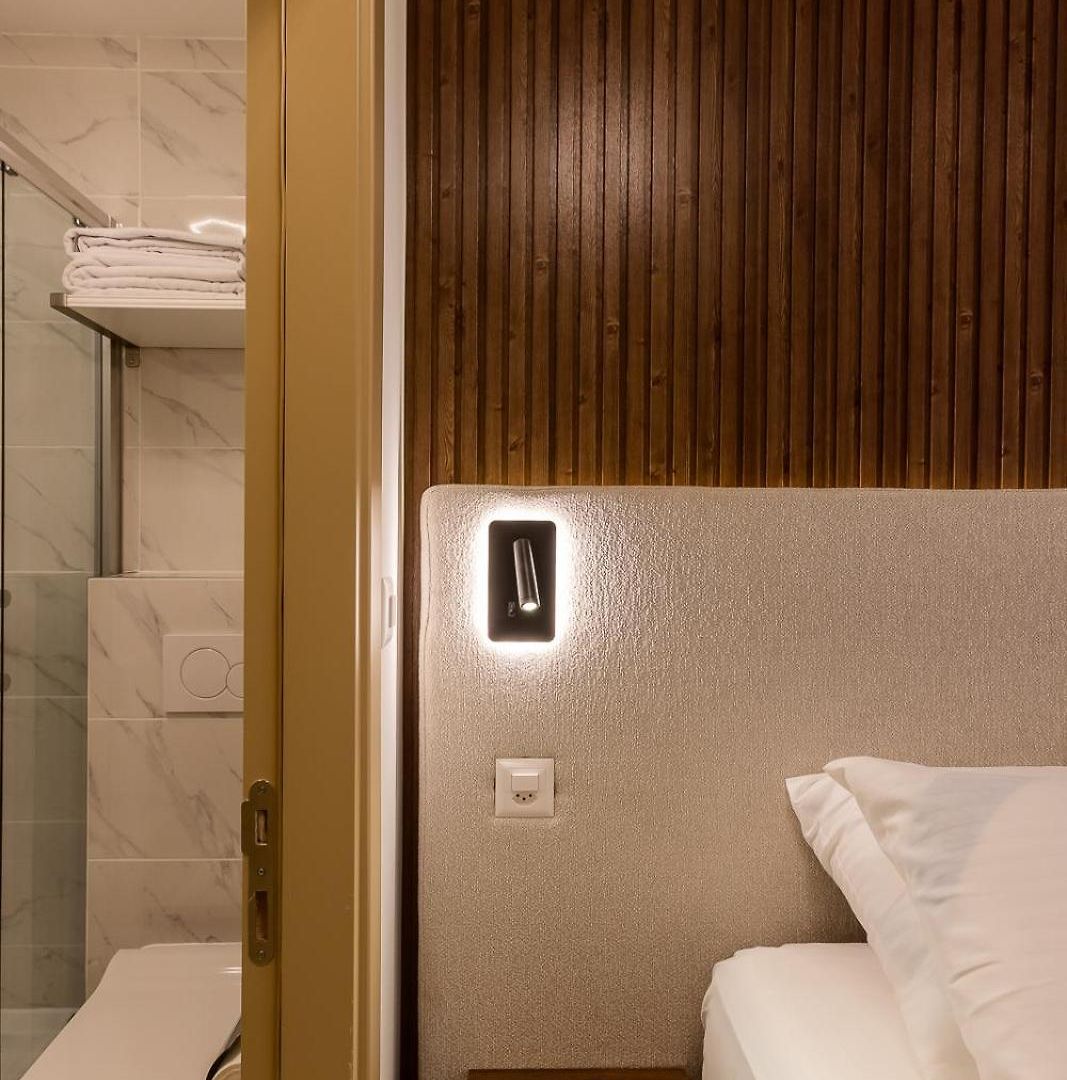 Hotel Deluxe & Kreis 4 *