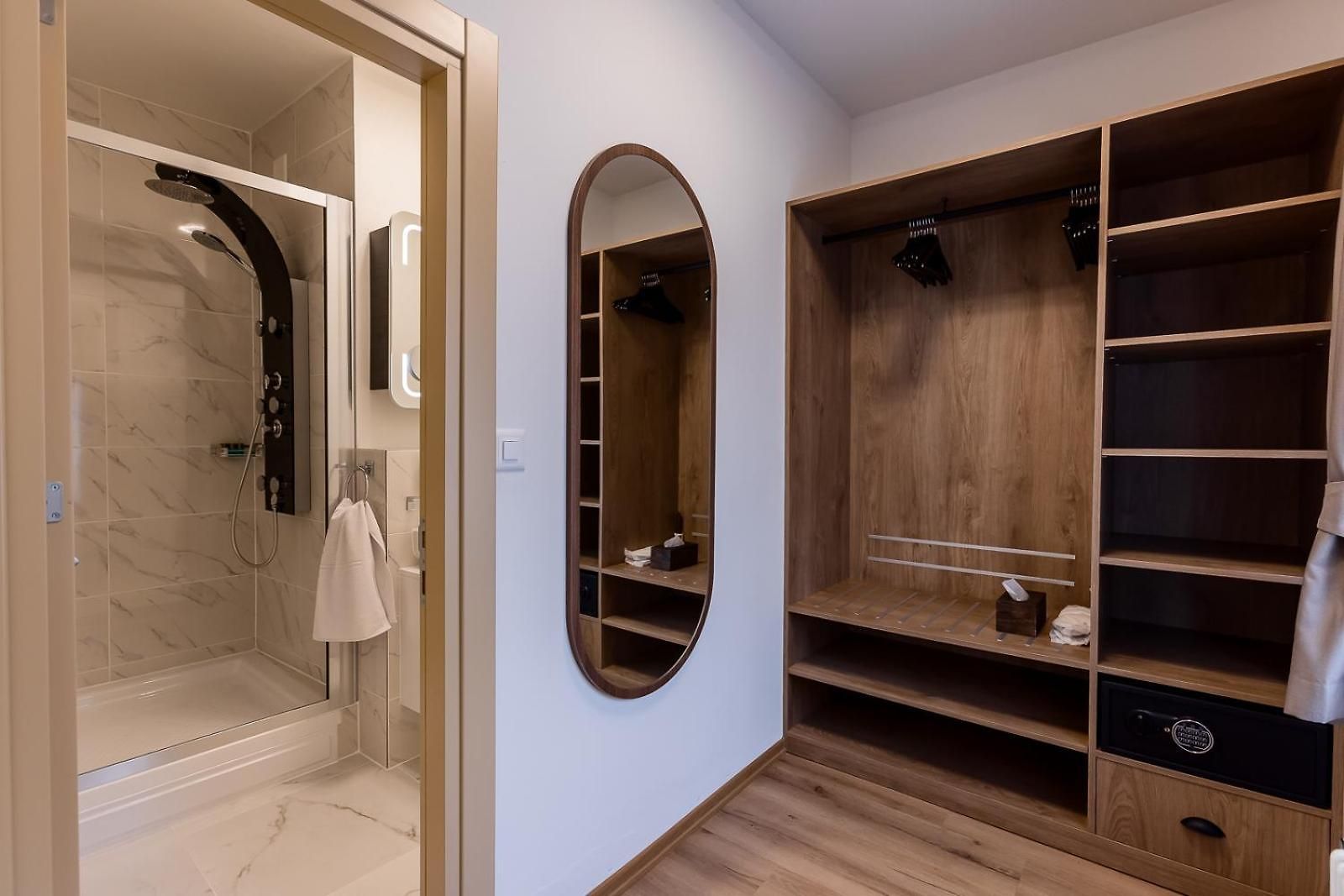 Hotel Deluxe & Kreis 4 Zurich