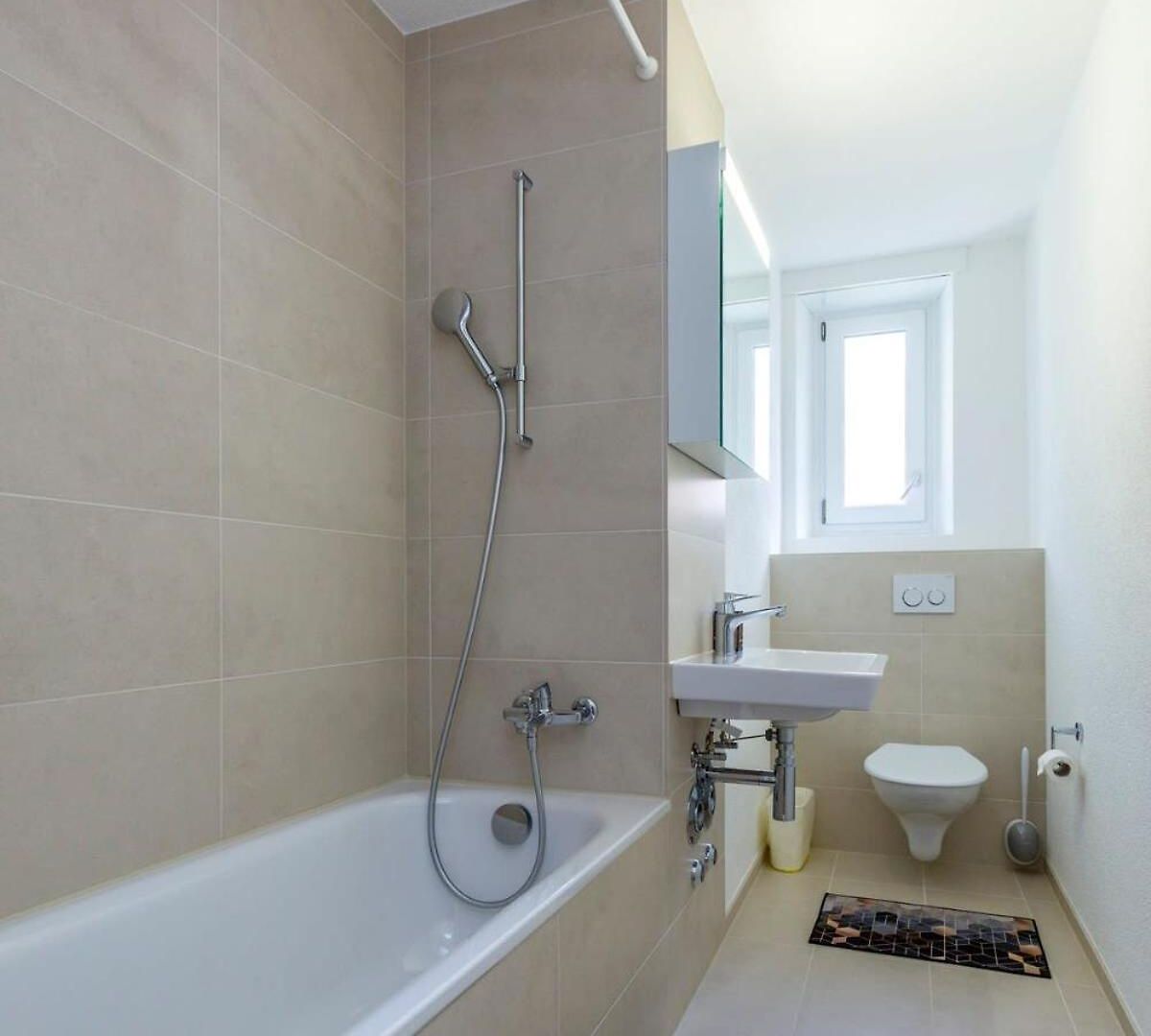 Kaya 2a - Downtown 2br With Balcony *