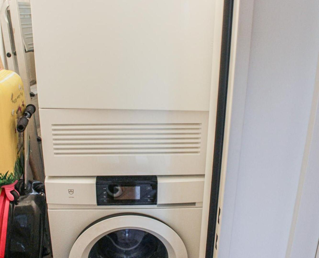 Homestay Downtown - Large, Quiet Private 