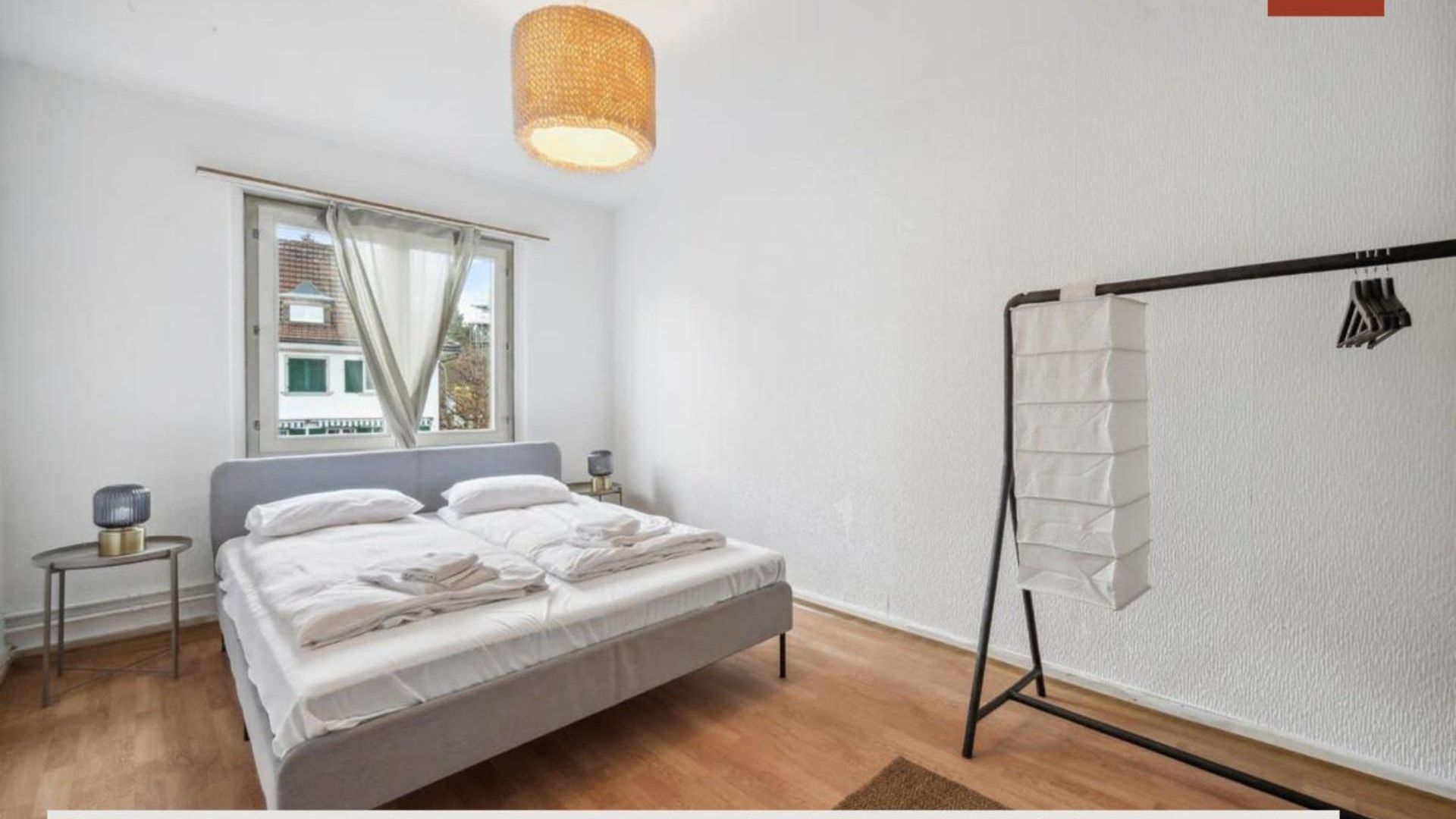 Chic 3-bedroom Near Center Apartment