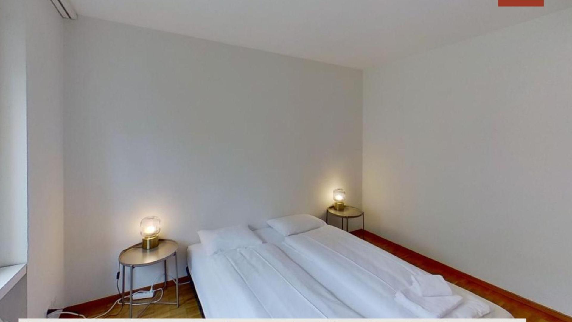 Chic 3-bedroom Near Center