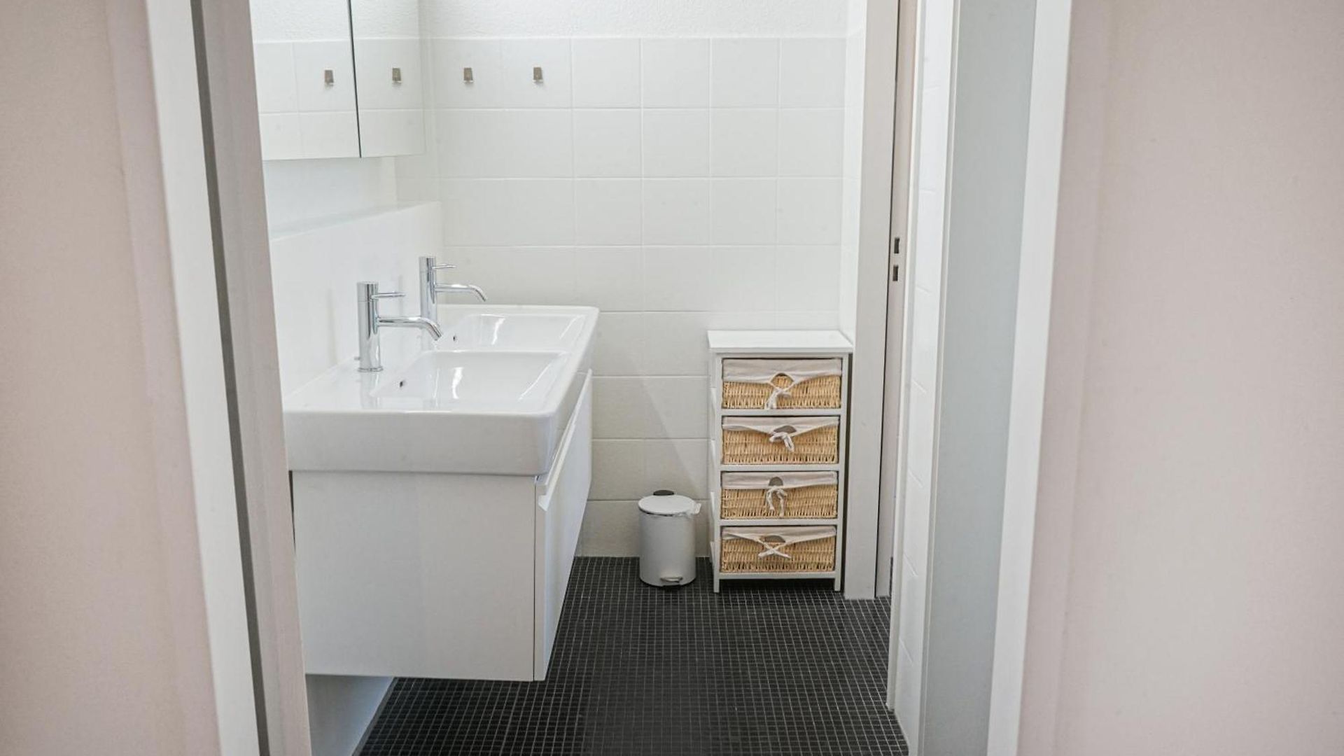 Downtown - Large, Quiet Private 