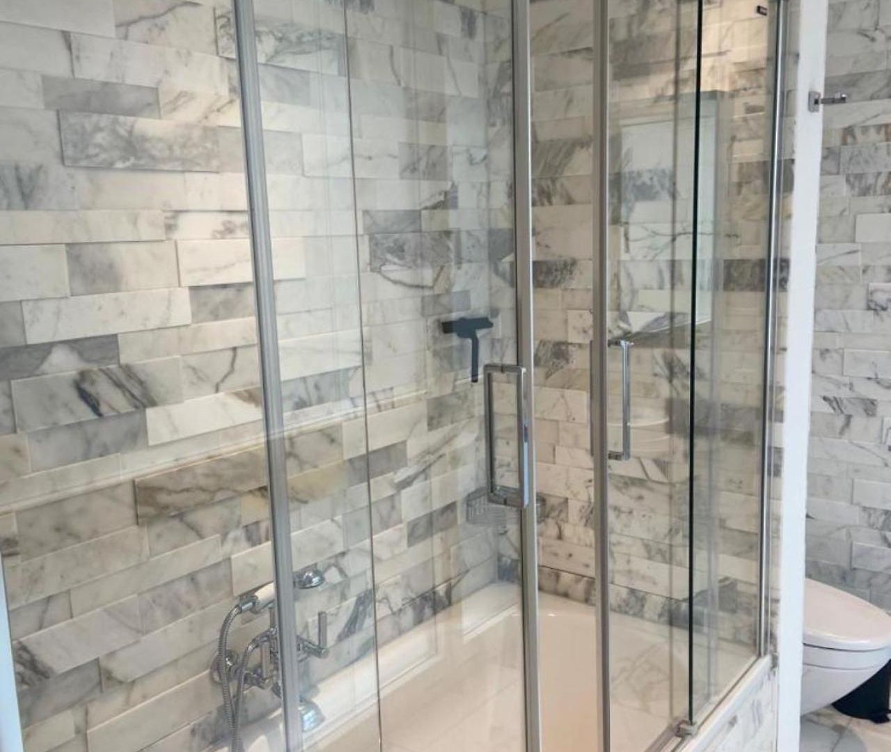 Apartment Luxury 250sqm With Ac & Parking *