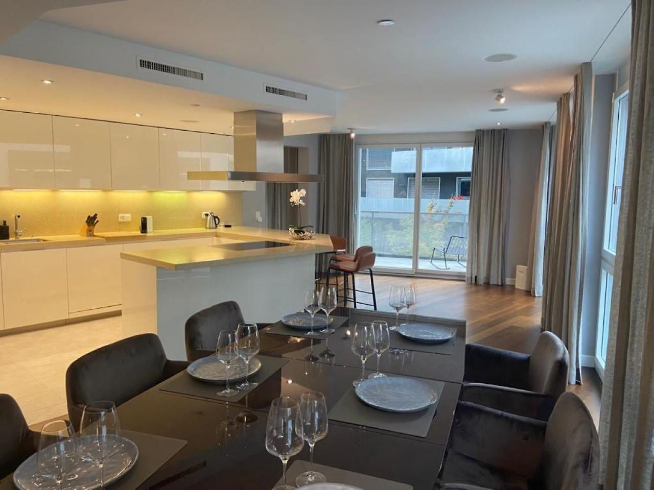 Apartment Luxury 250sqm With Ac & Parking